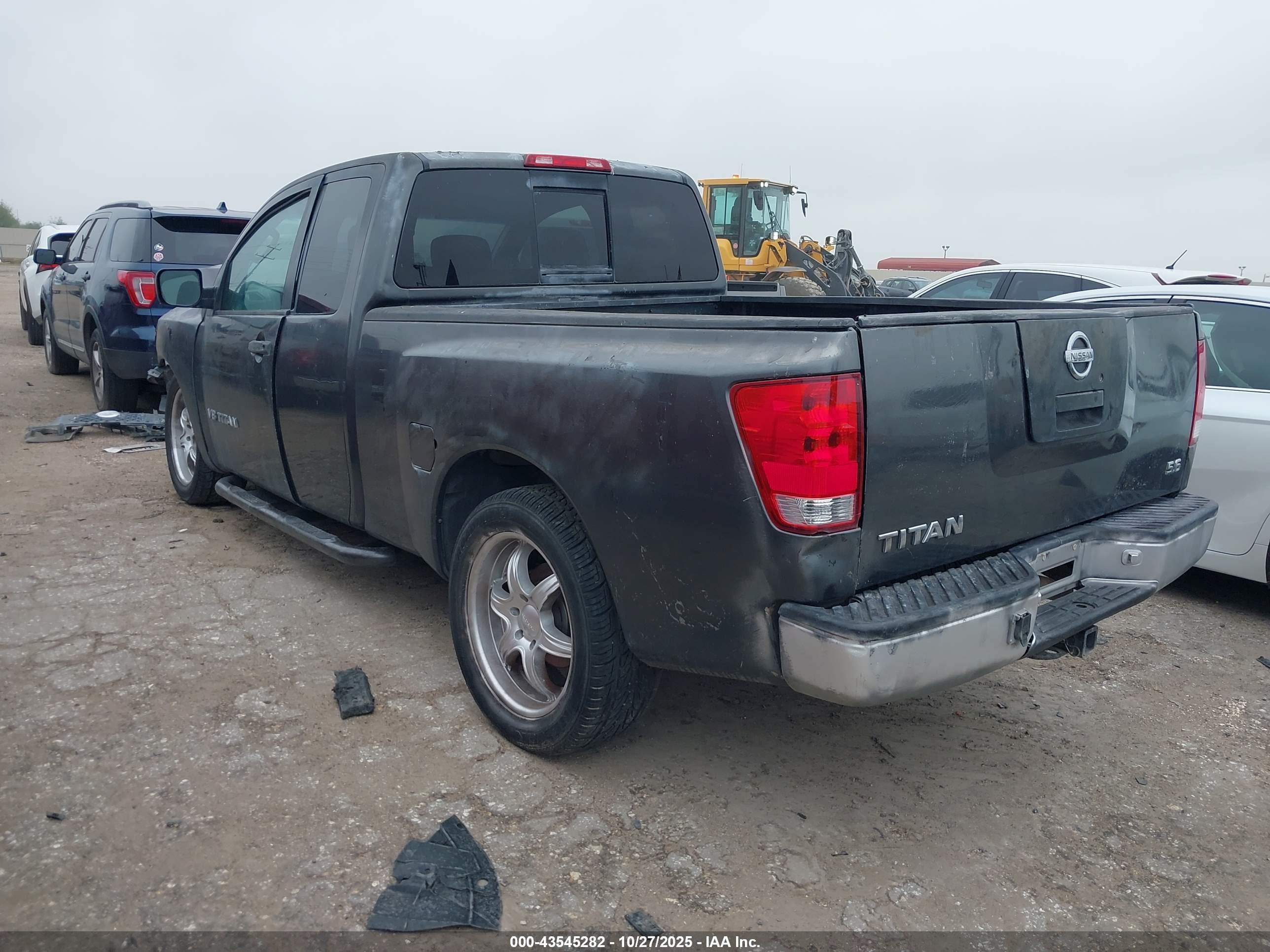NISSAN TITAN image 3