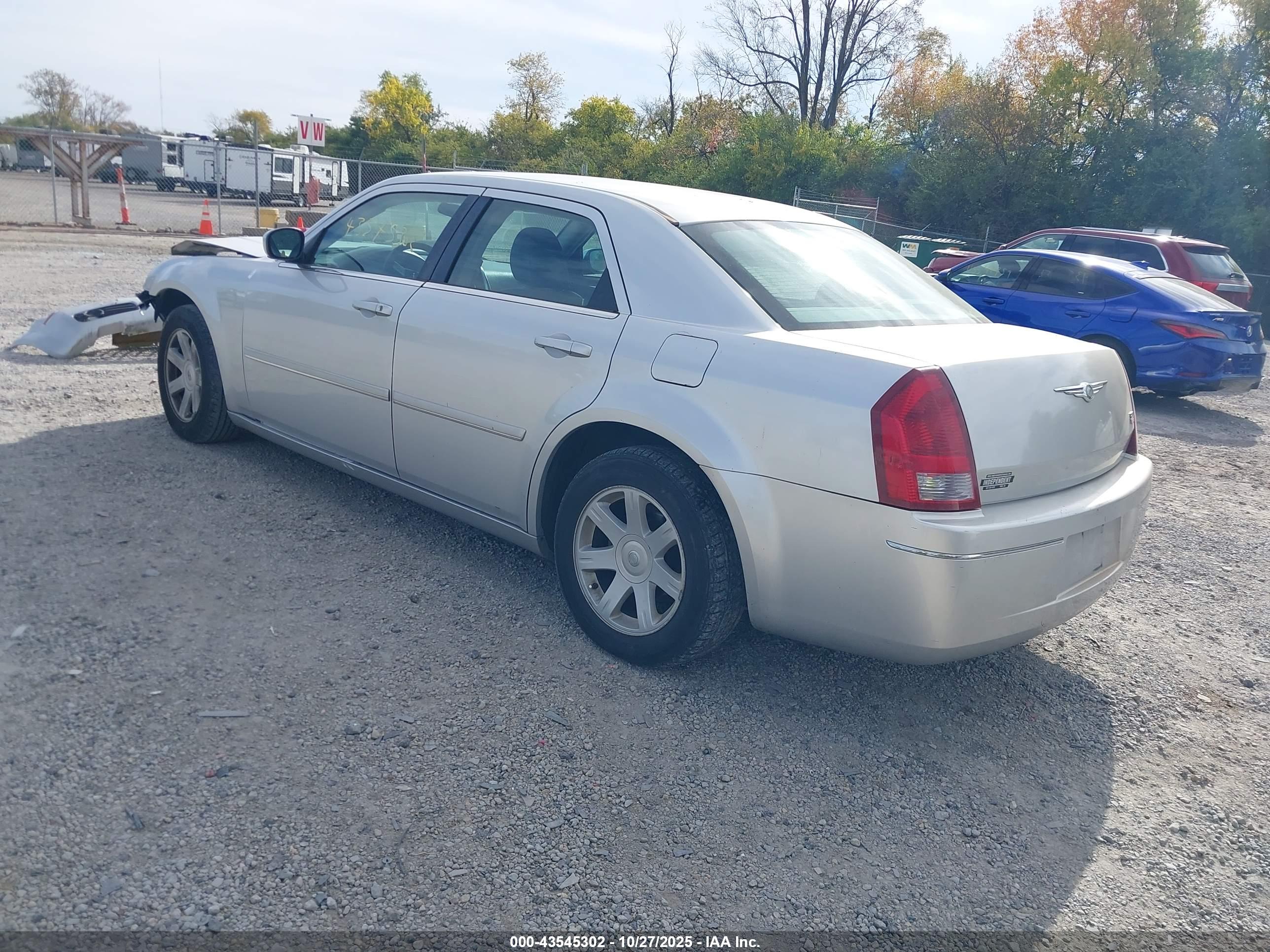 CHRYSLER 300 image 3