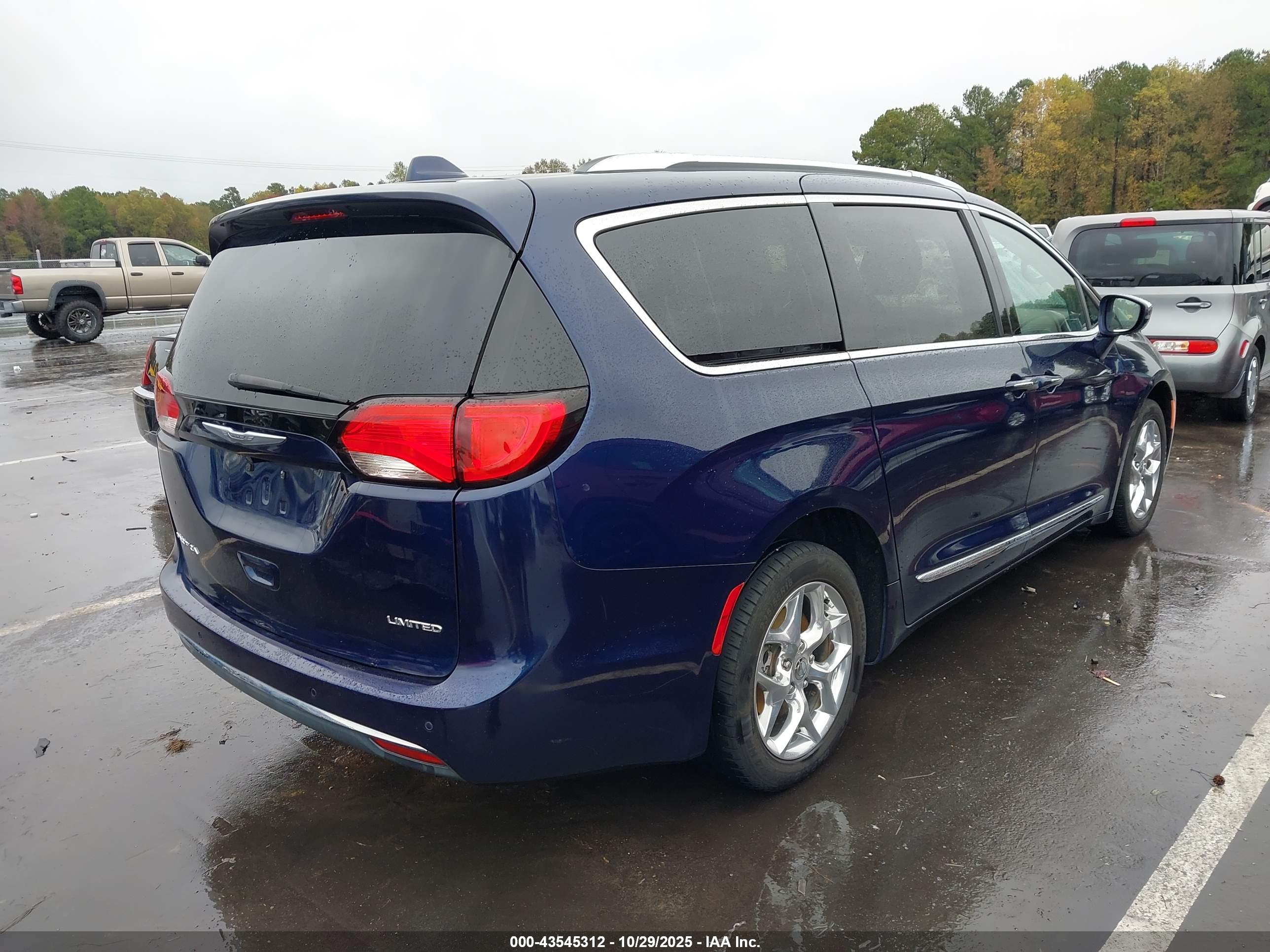 CHRYSLER PACIFICA image 4
