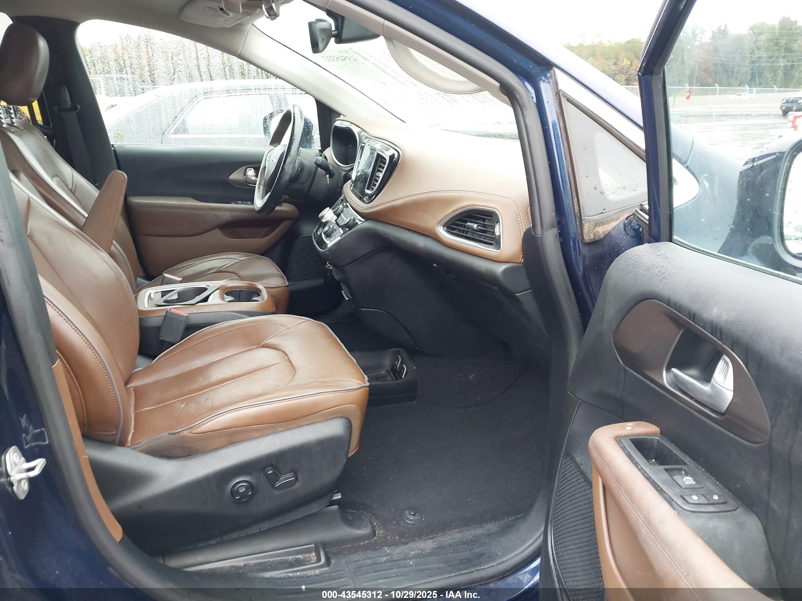CHRYSLER PACIFICA image 5