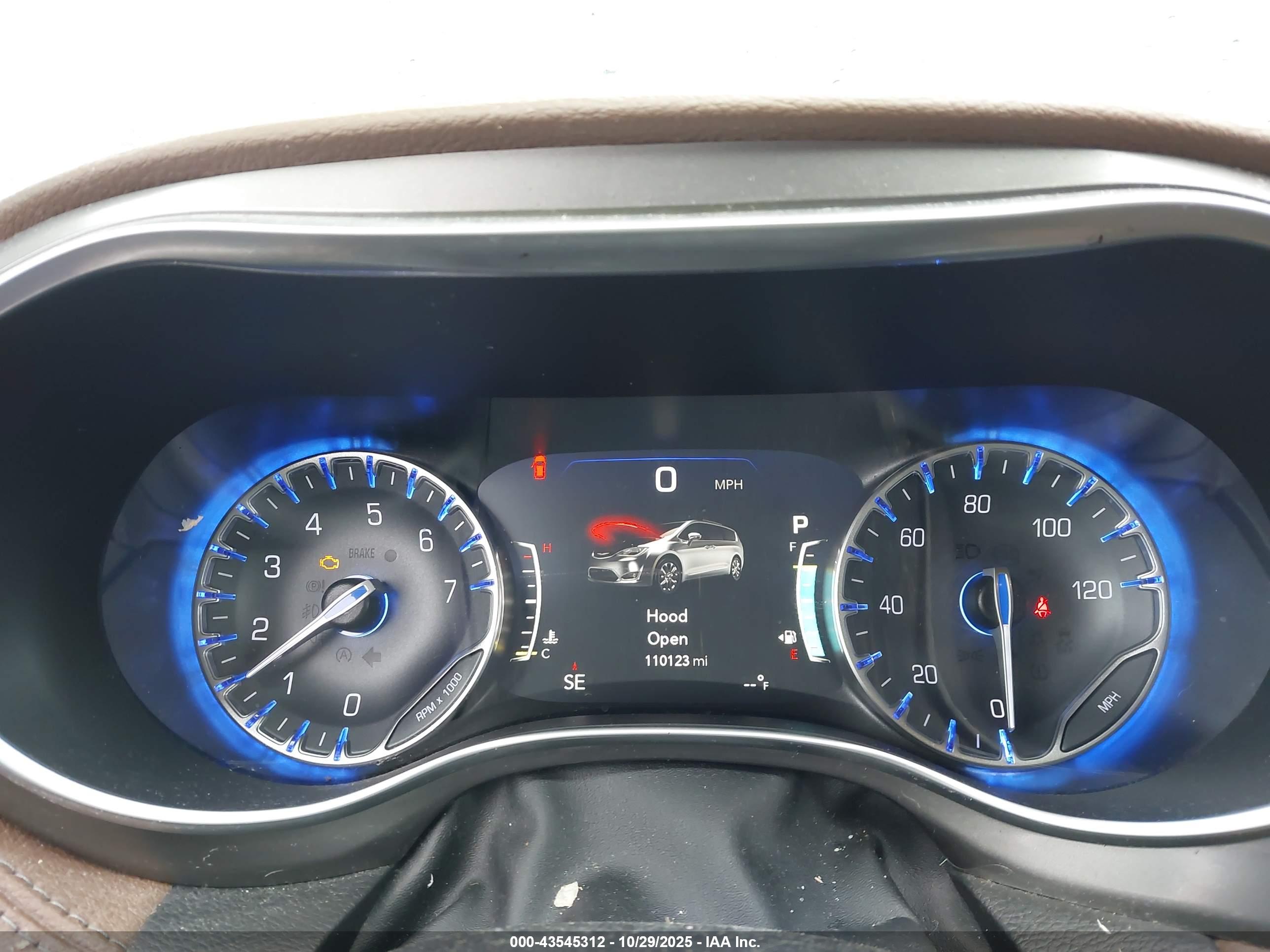 CHRYSLER PACIFICA image 7
