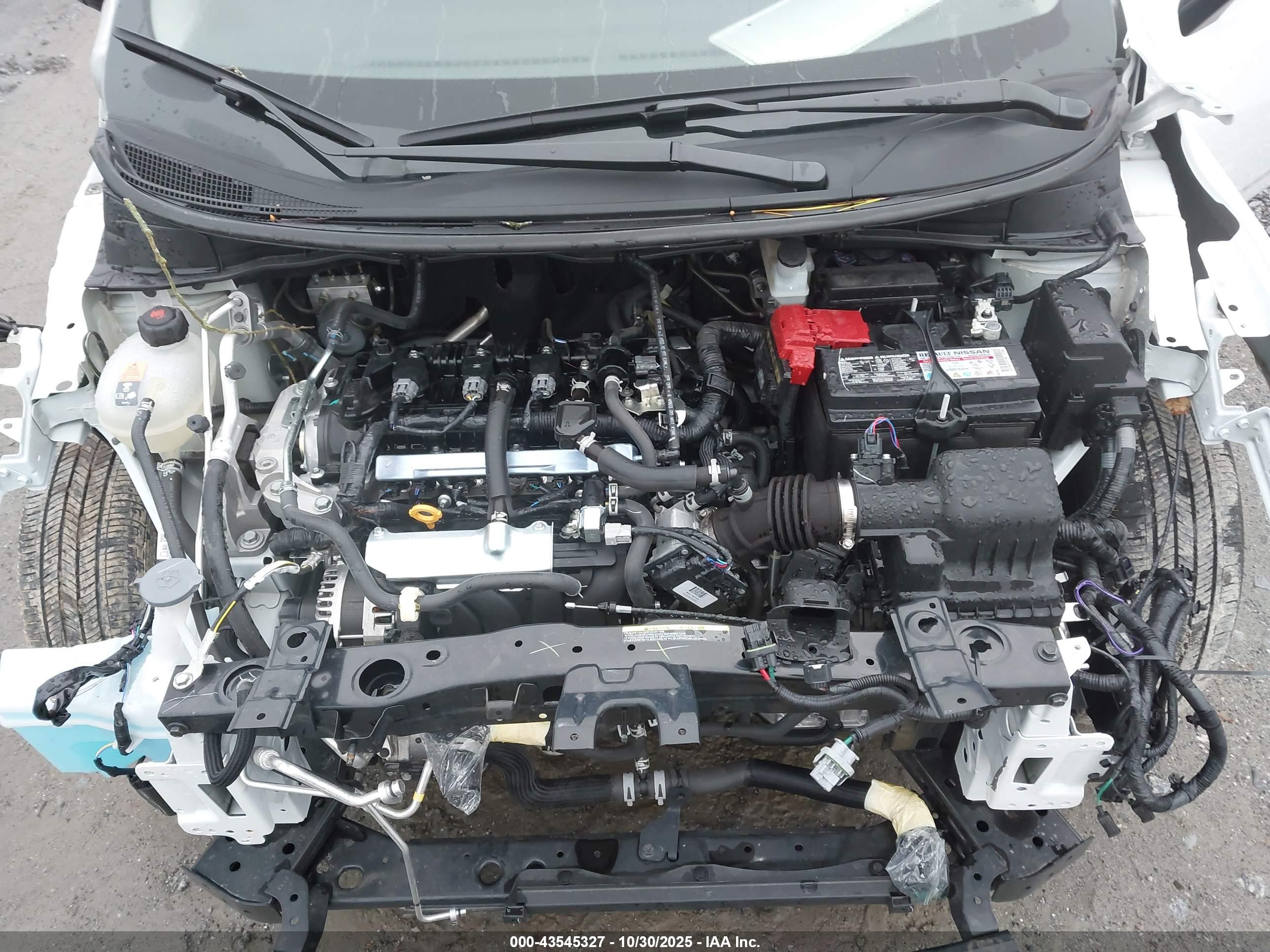 NISSAN VERSA image 10