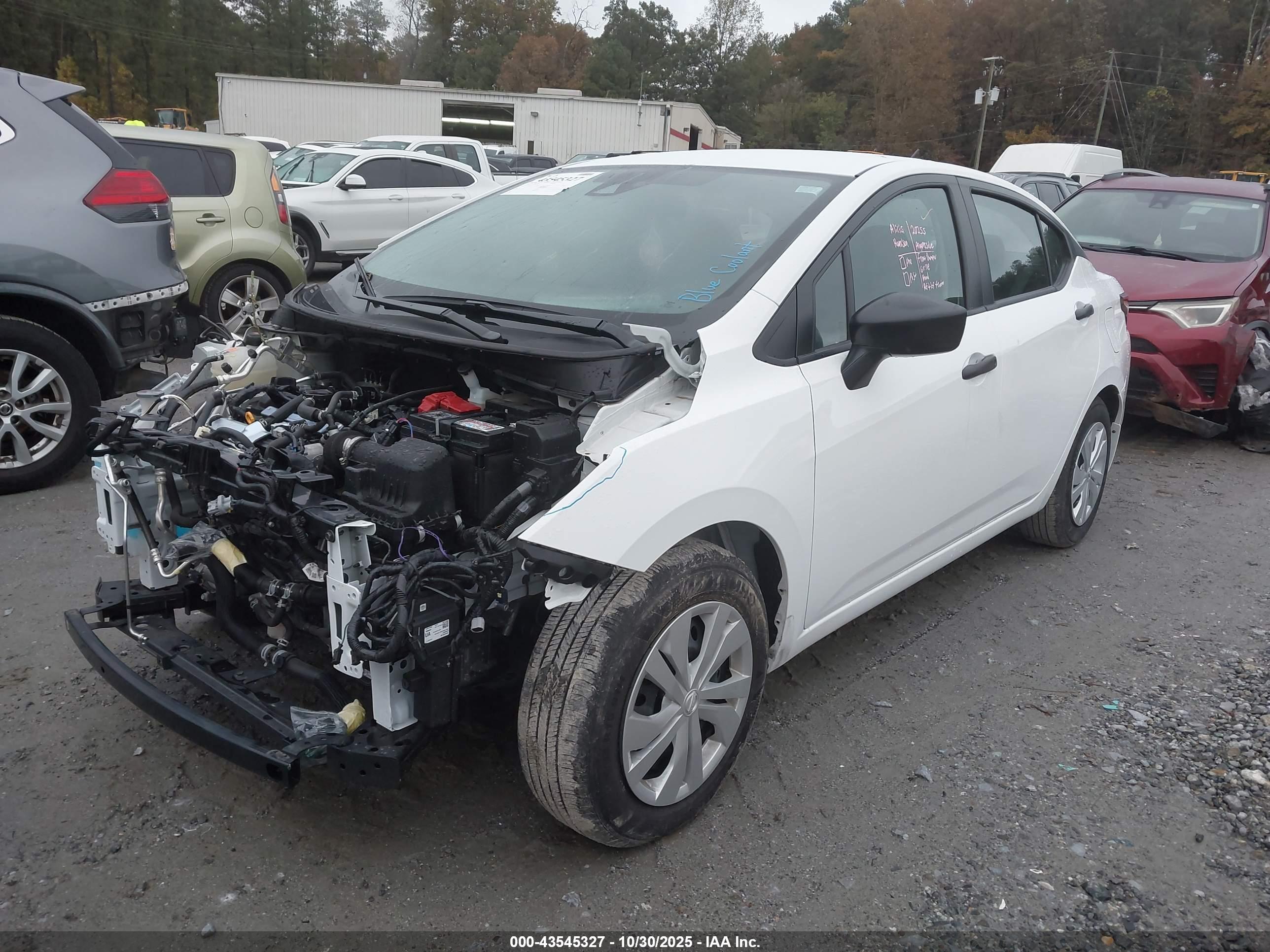 NISSAN VERSA image 2