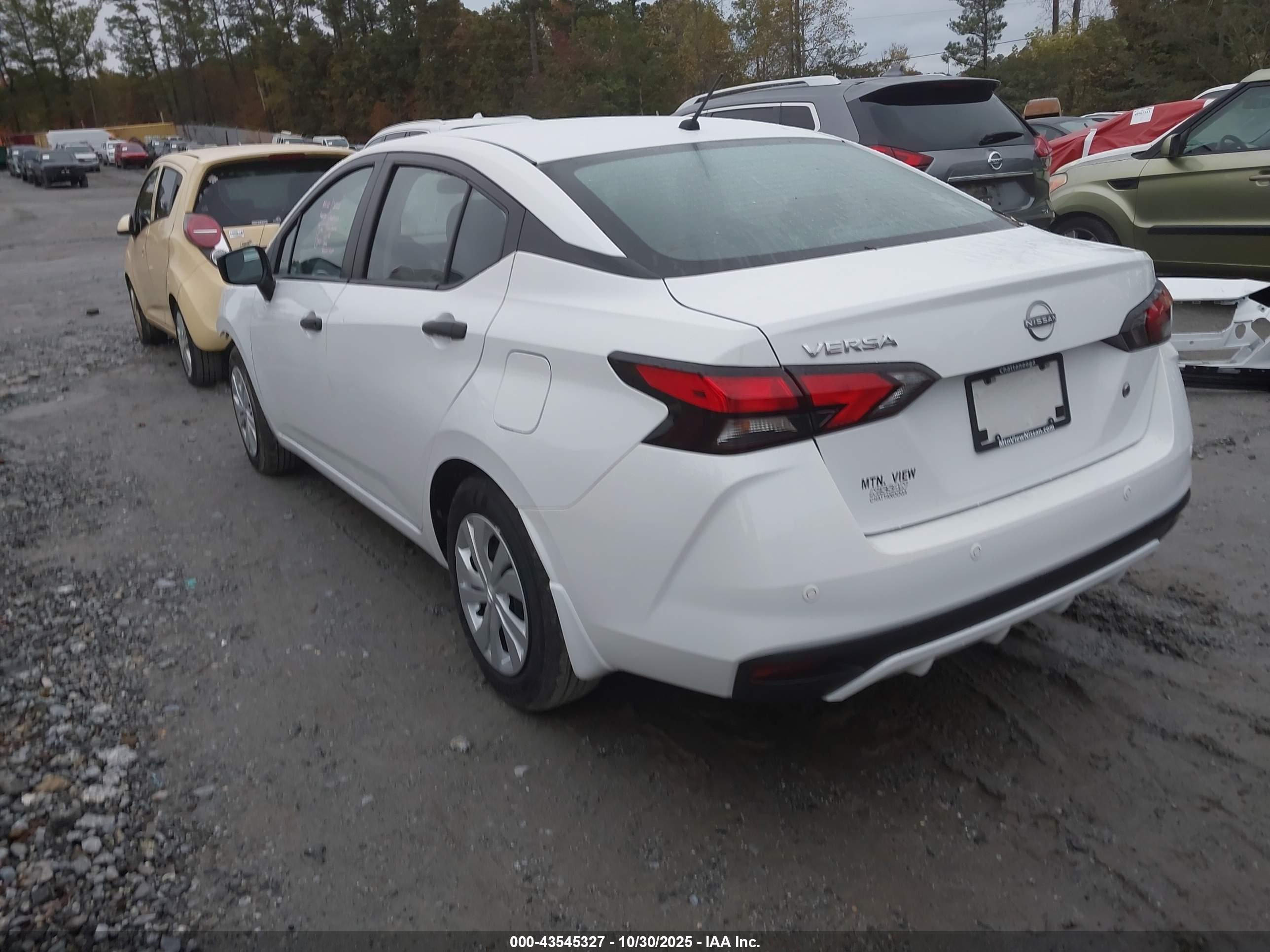 NISSAN VERSA image 3