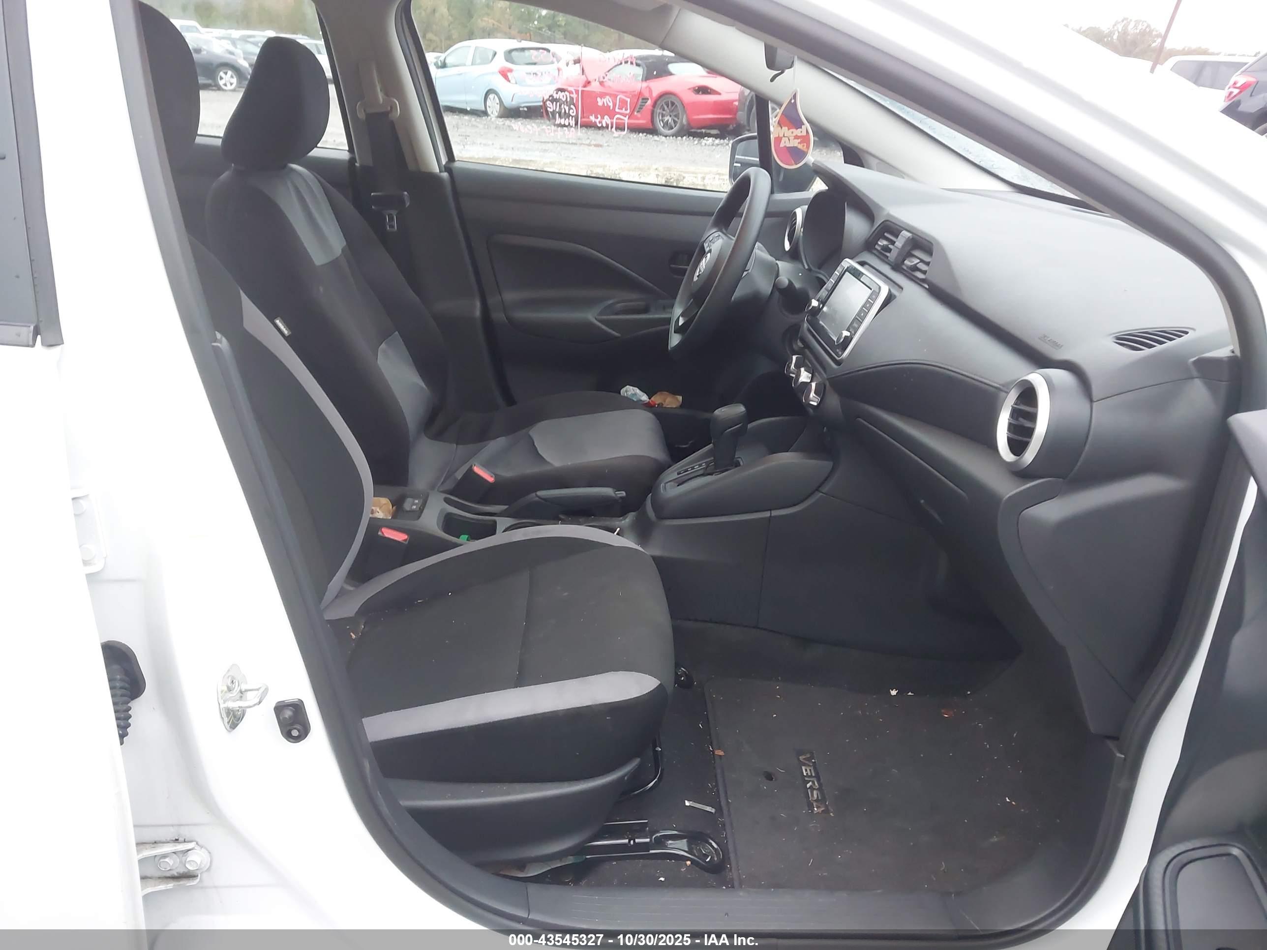 NISSAN VERSA image 5