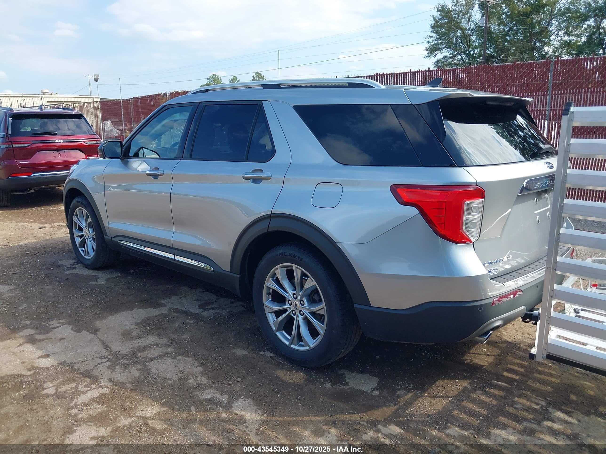 FORD EXPLORER image 3