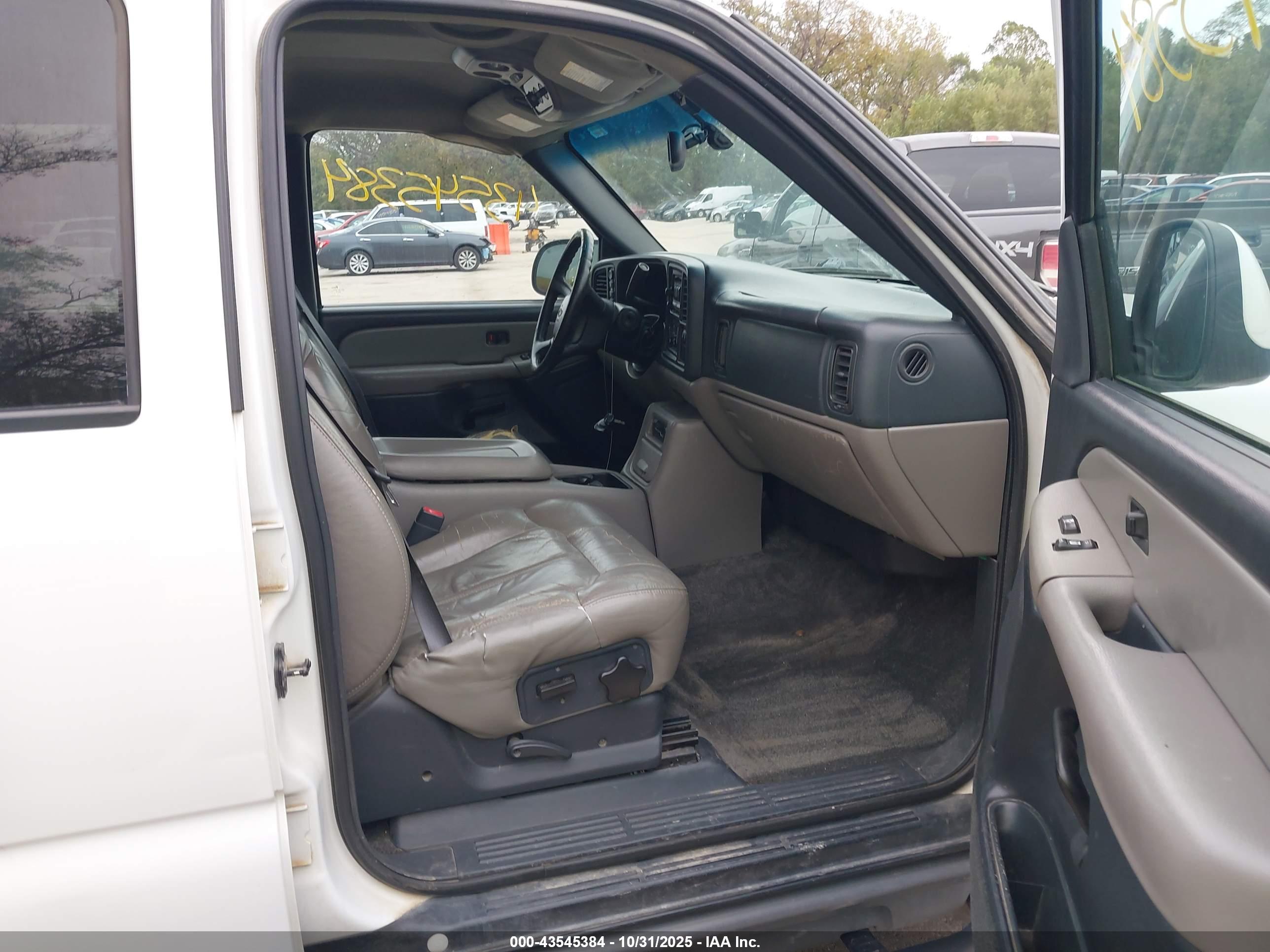 CHEVROLET SUBURBAN image 5