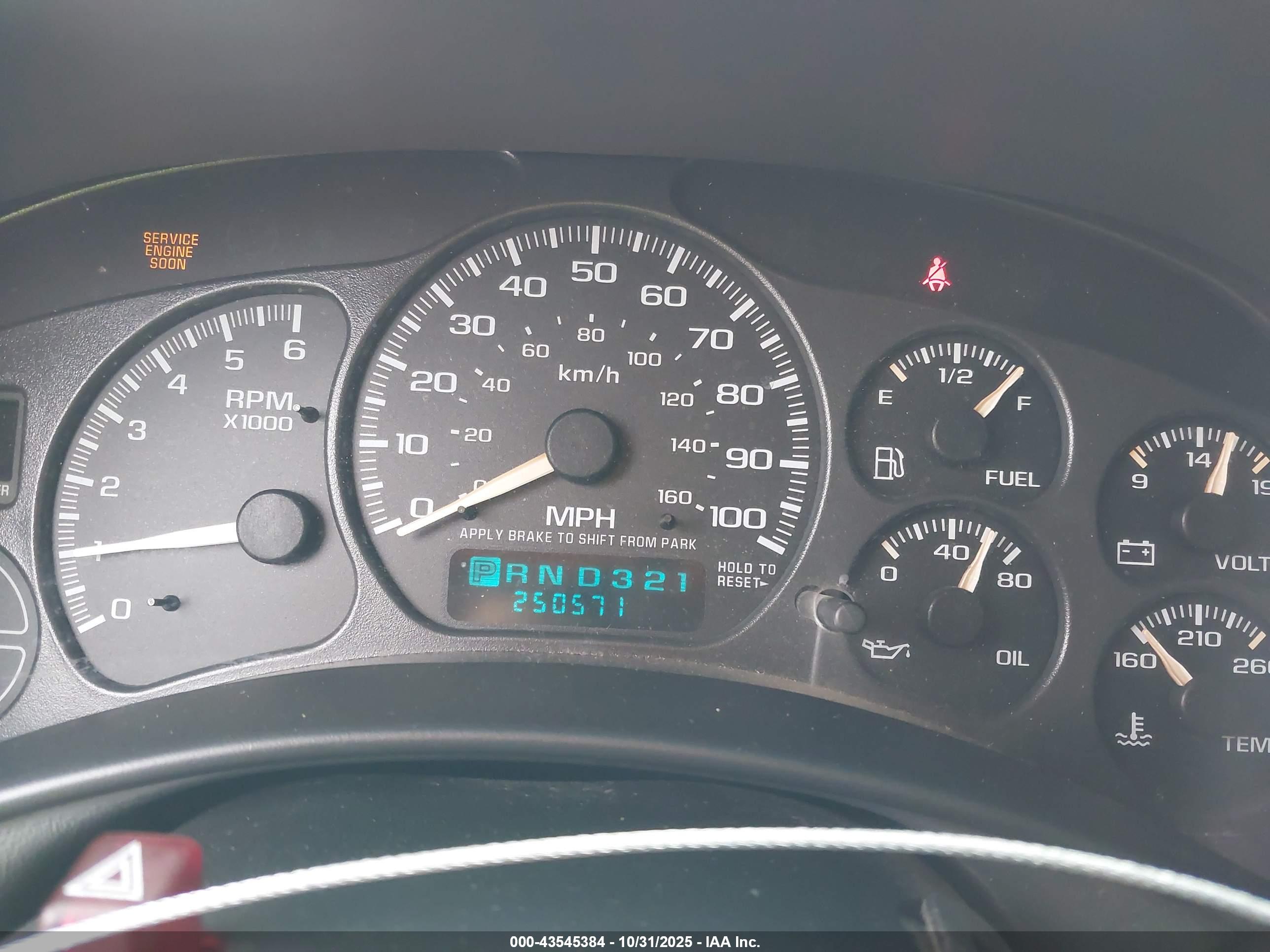CHEVROLET SUBURBAN image 7