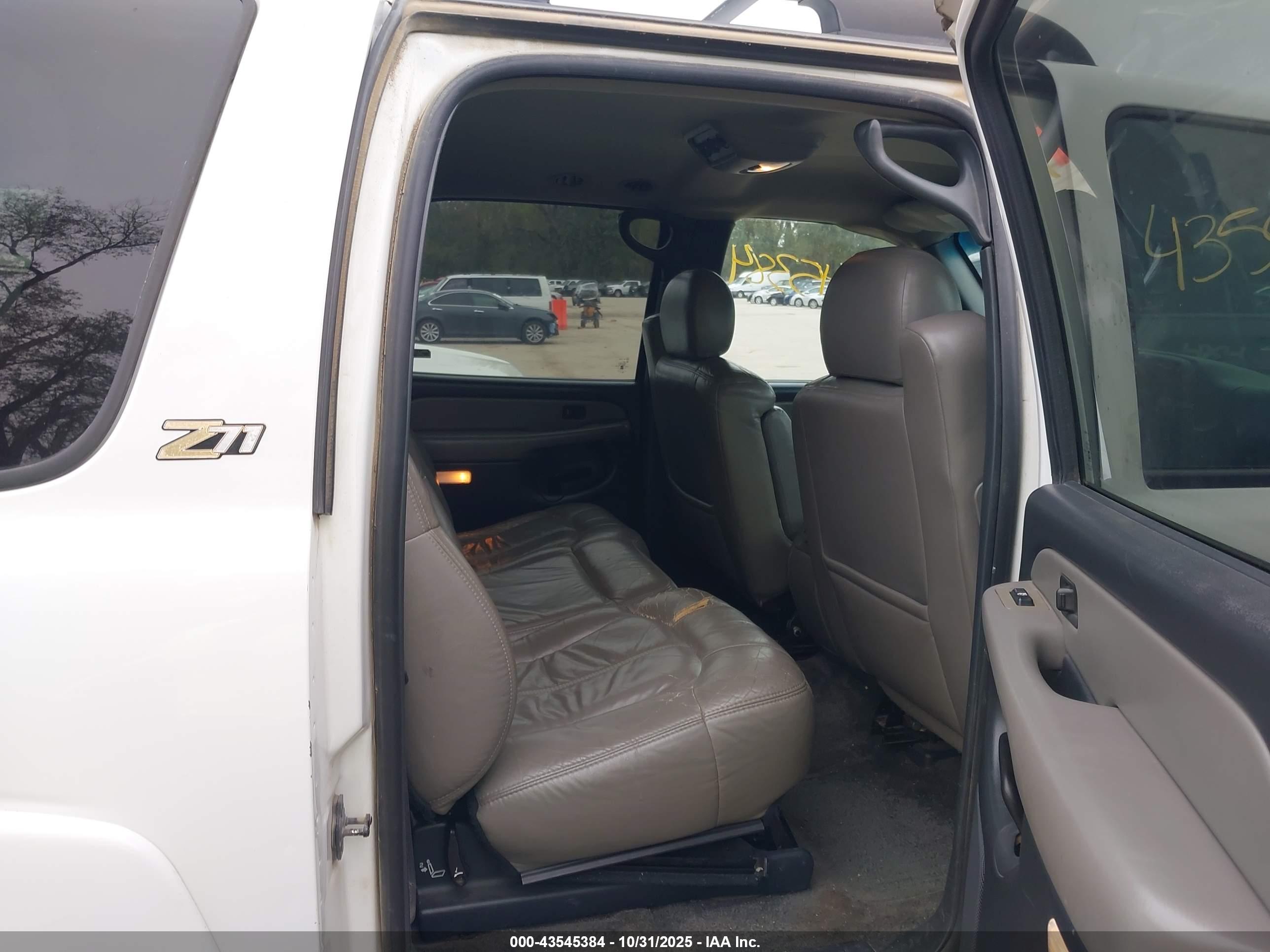 CHEVROLET SUBURBAN image 8