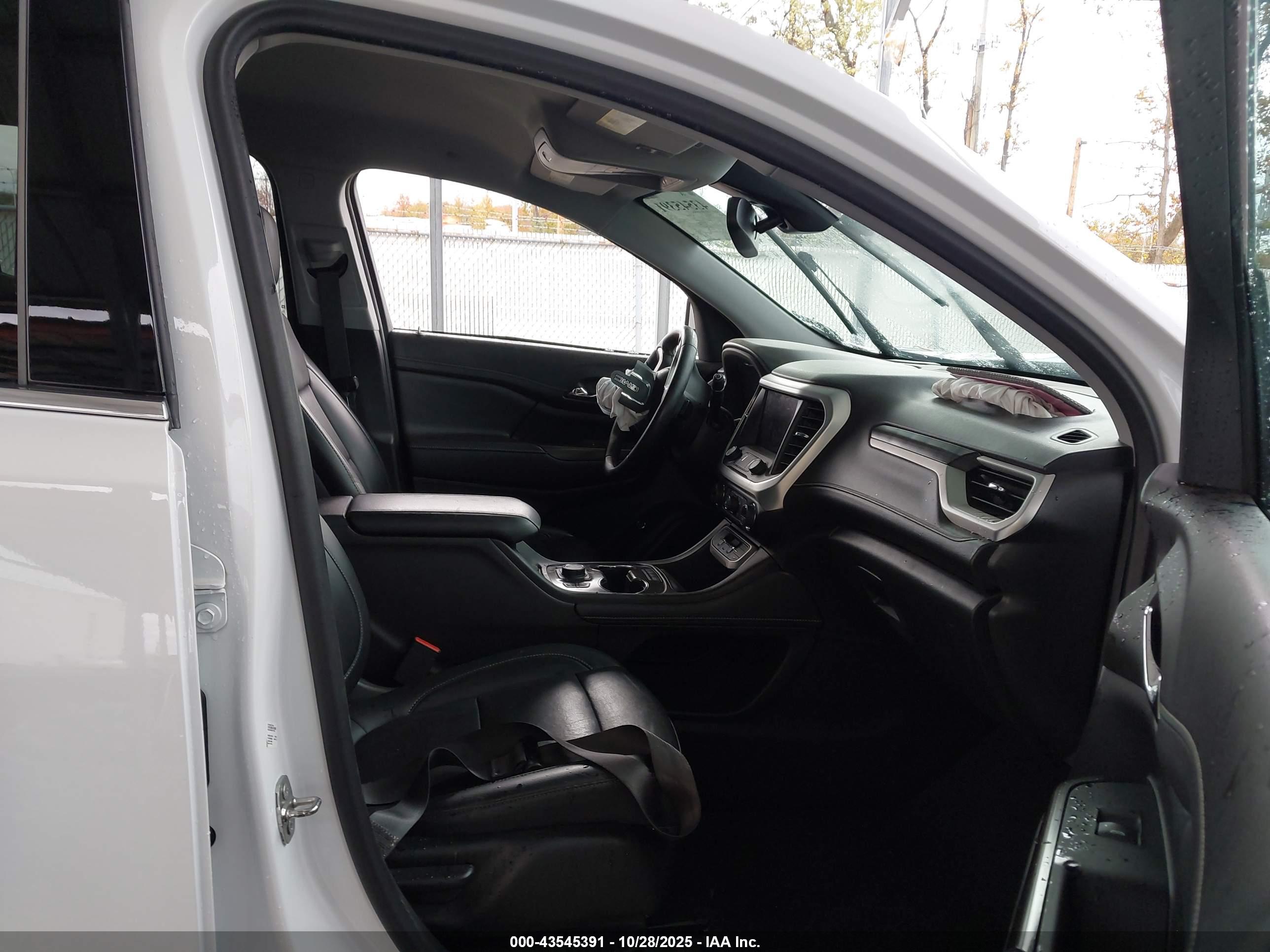 GMC ACADIA image 5