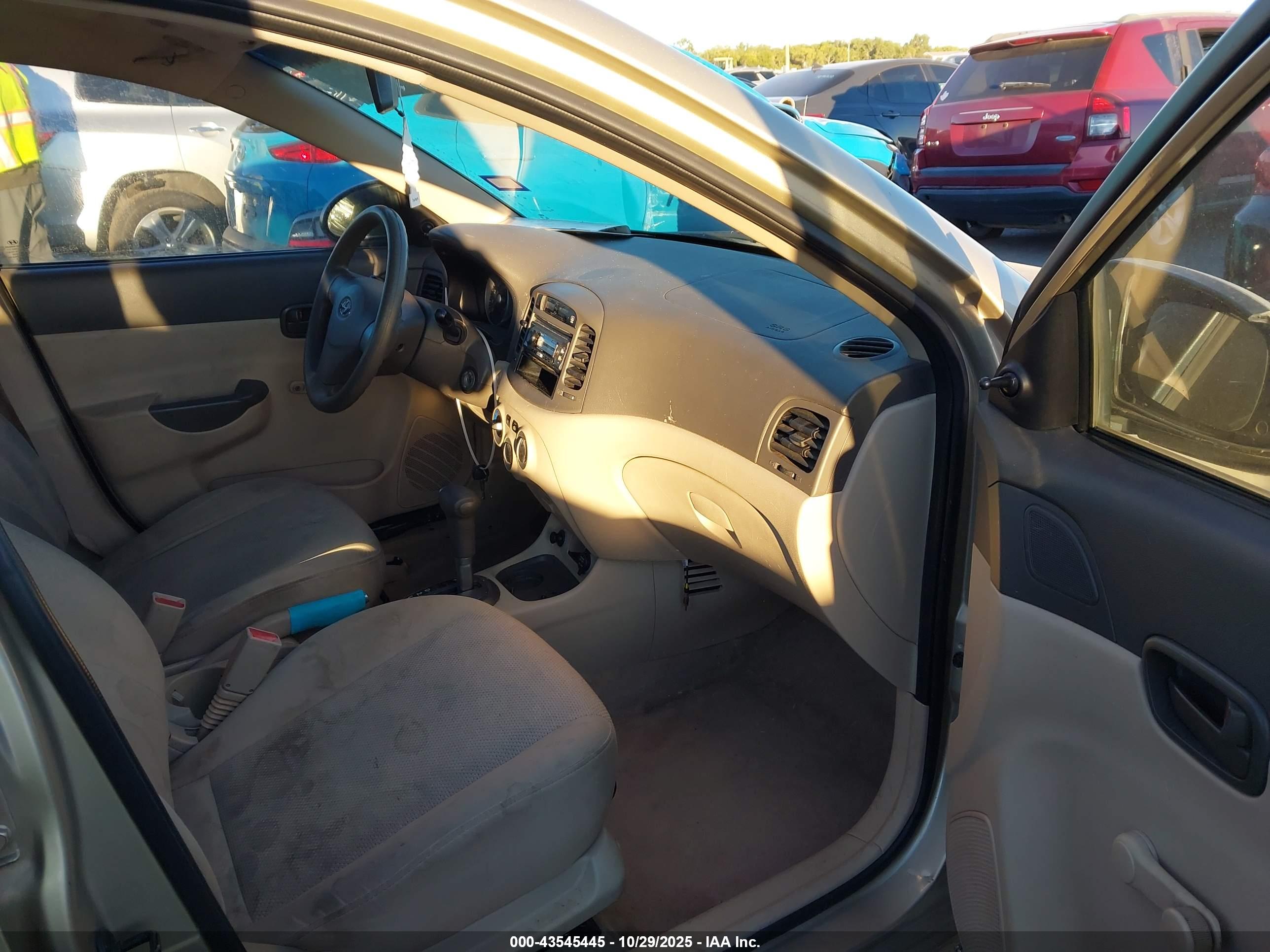 HYUNDAI ACCENT image 5