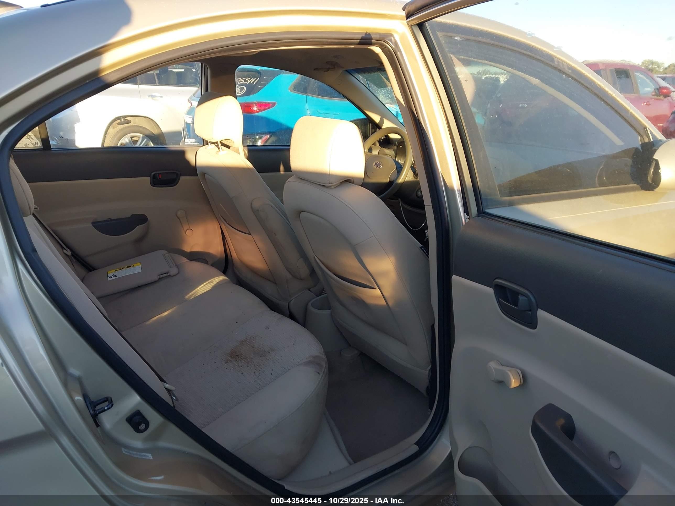 HYUNDAI ACCENT image 8