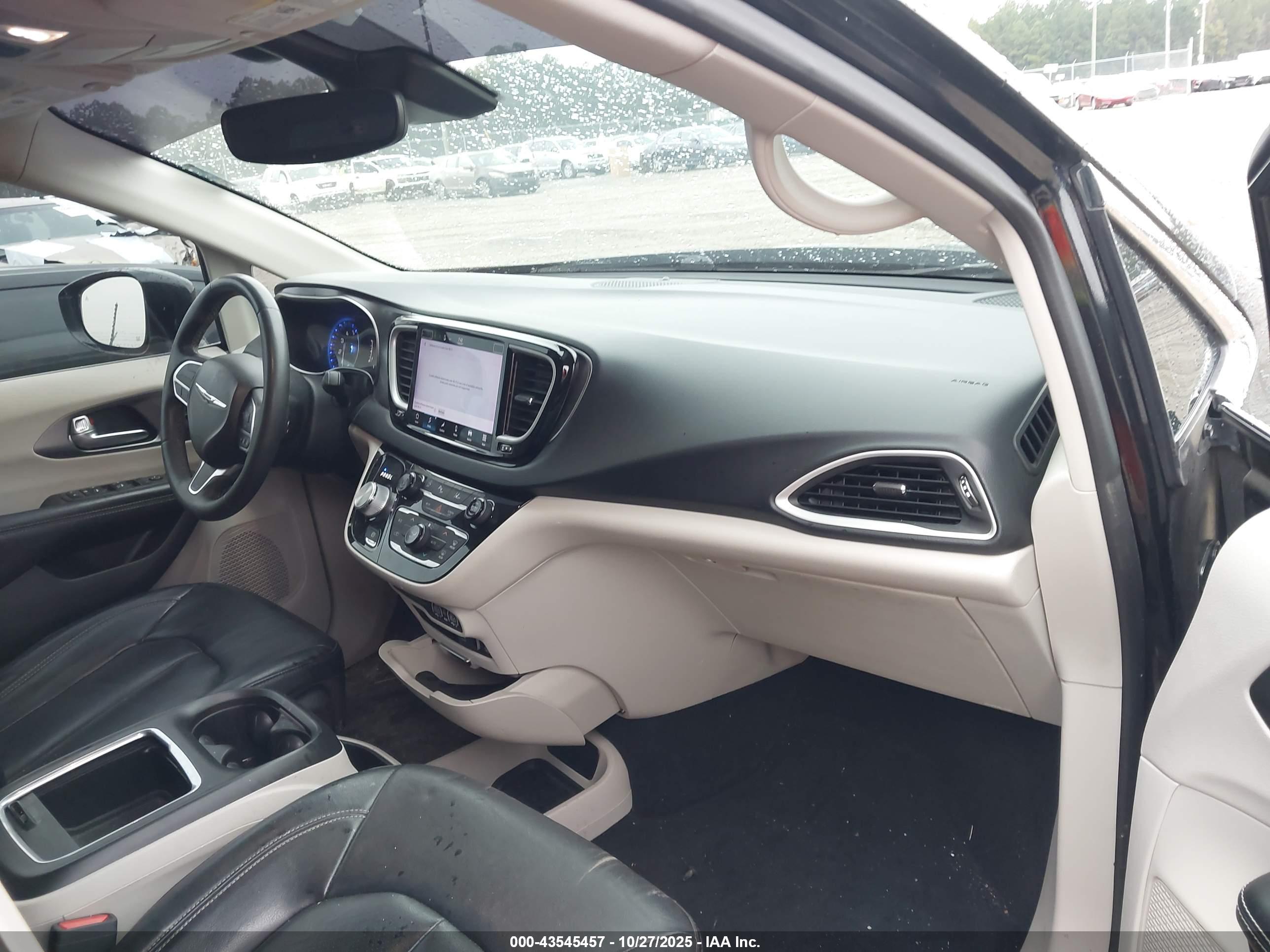 CHRYSLER PACIFICA image 5