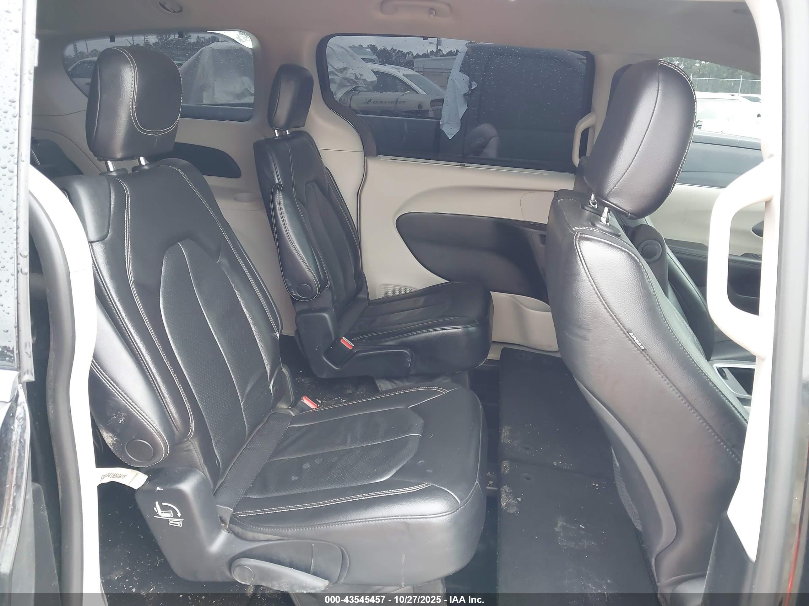 CHRYSLER PACIFICA image 8