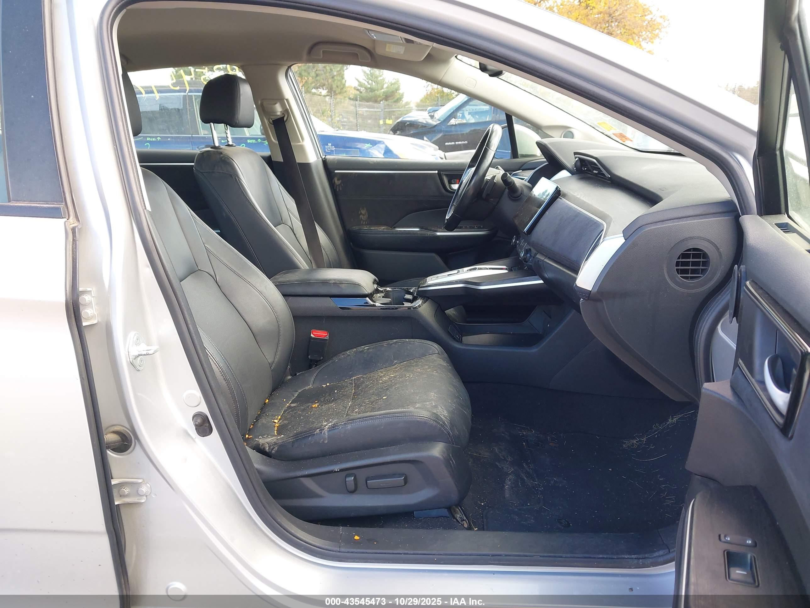 HONDA CLARITY image 5