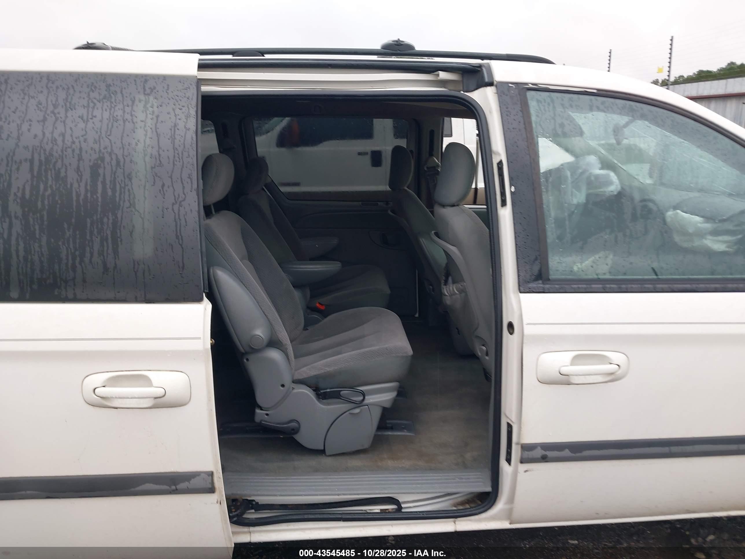 DODGE CARAVAN image 8