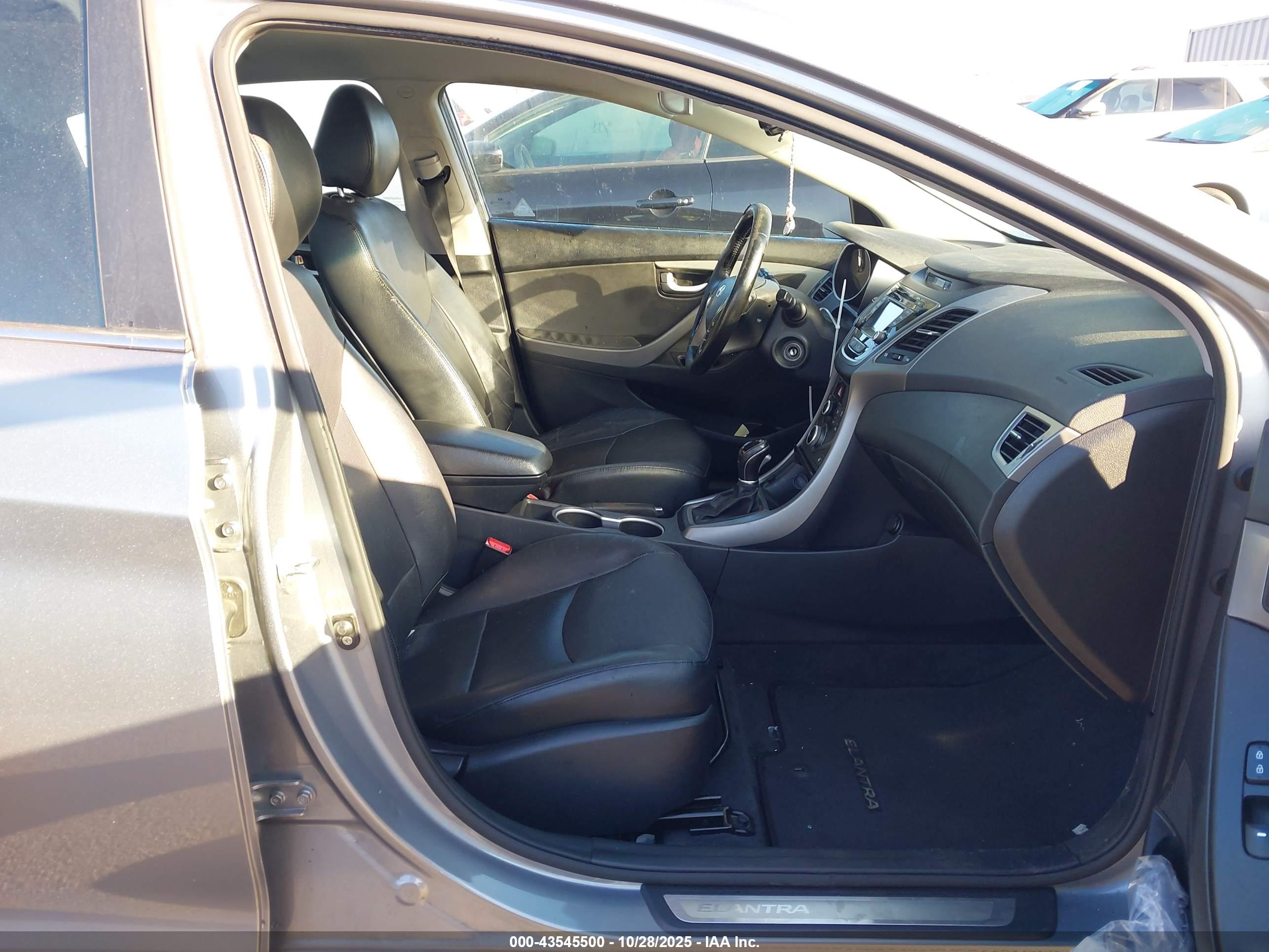 HYUNDAI ELANTRA image 5