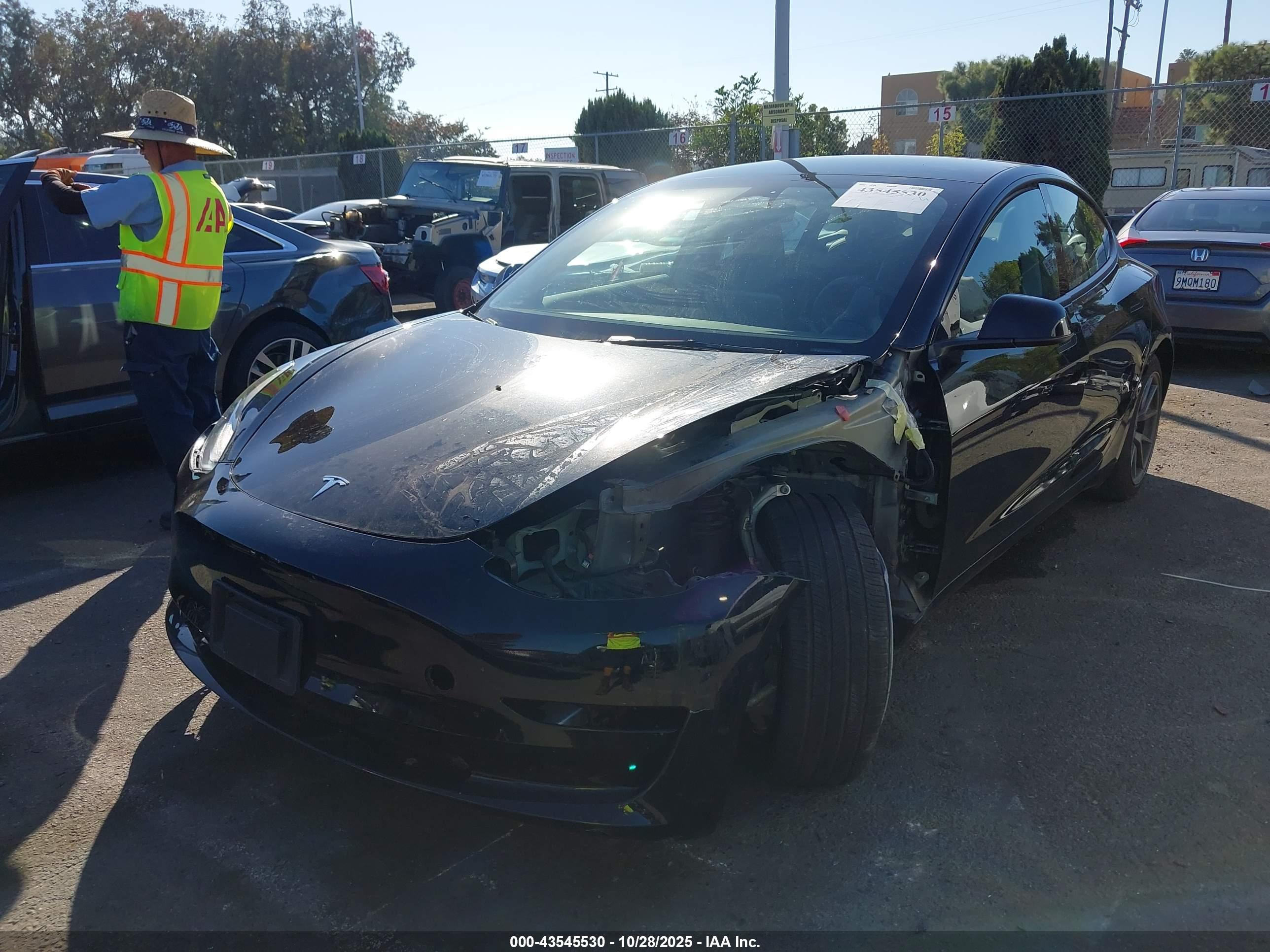 TESLA MODEL image 2