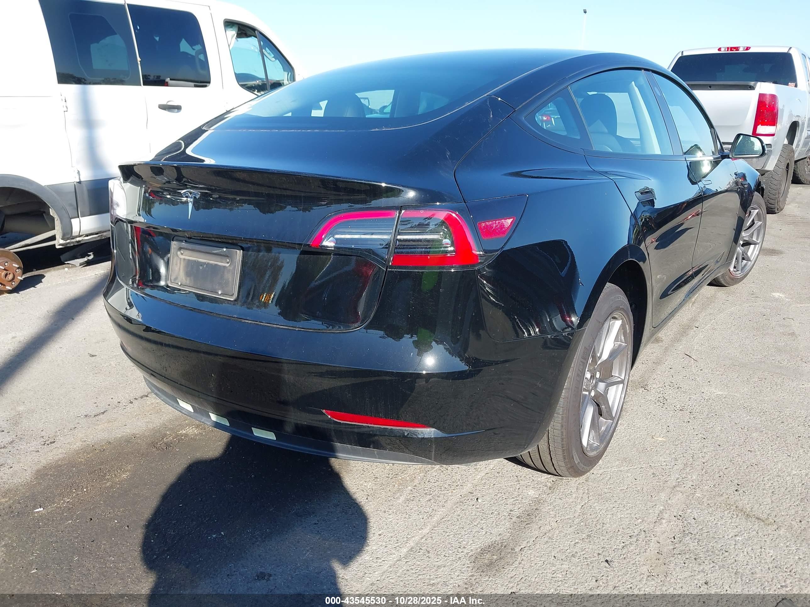 TESLA MODEL image 4