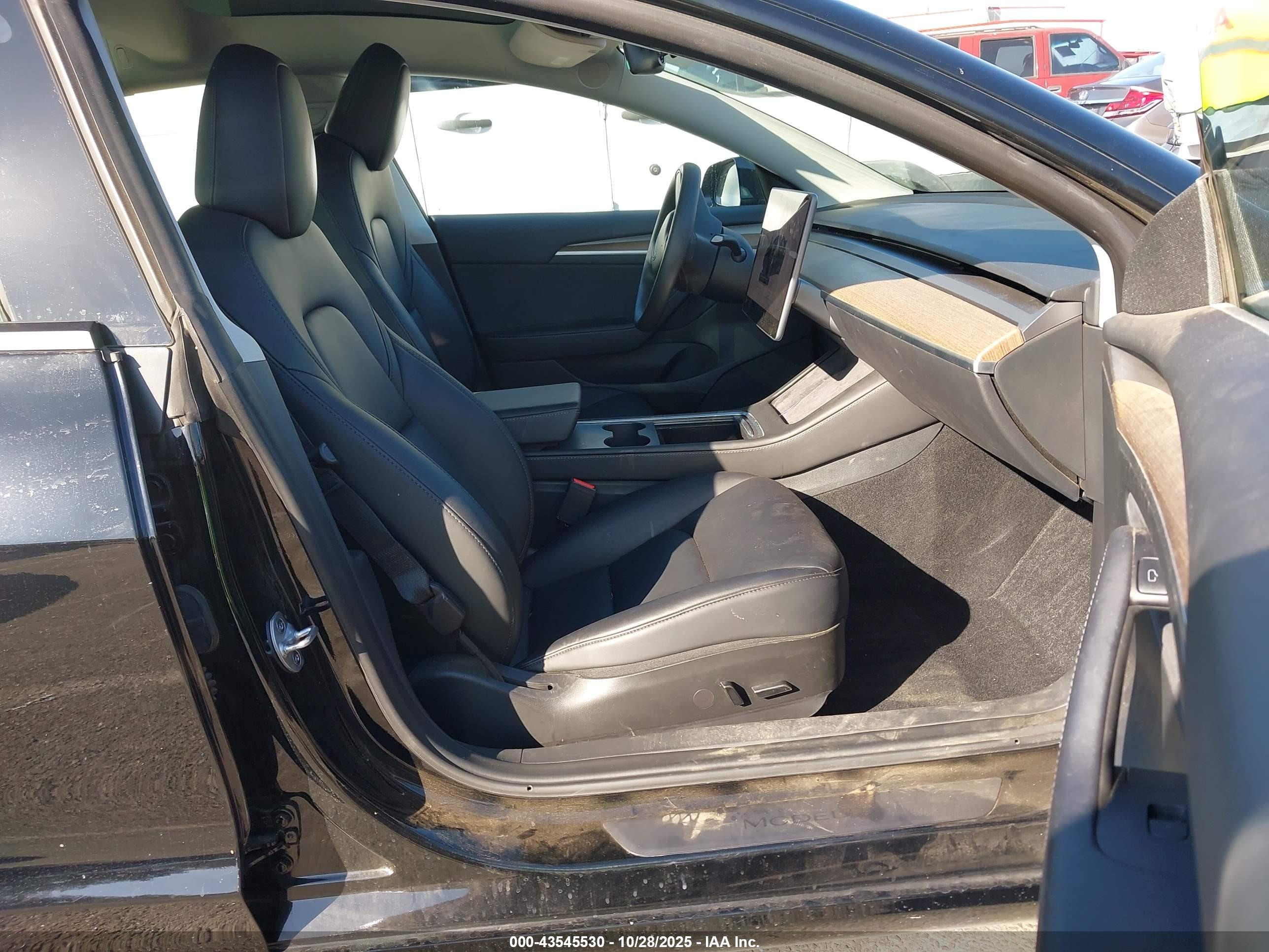 TESLA MODEL image 5