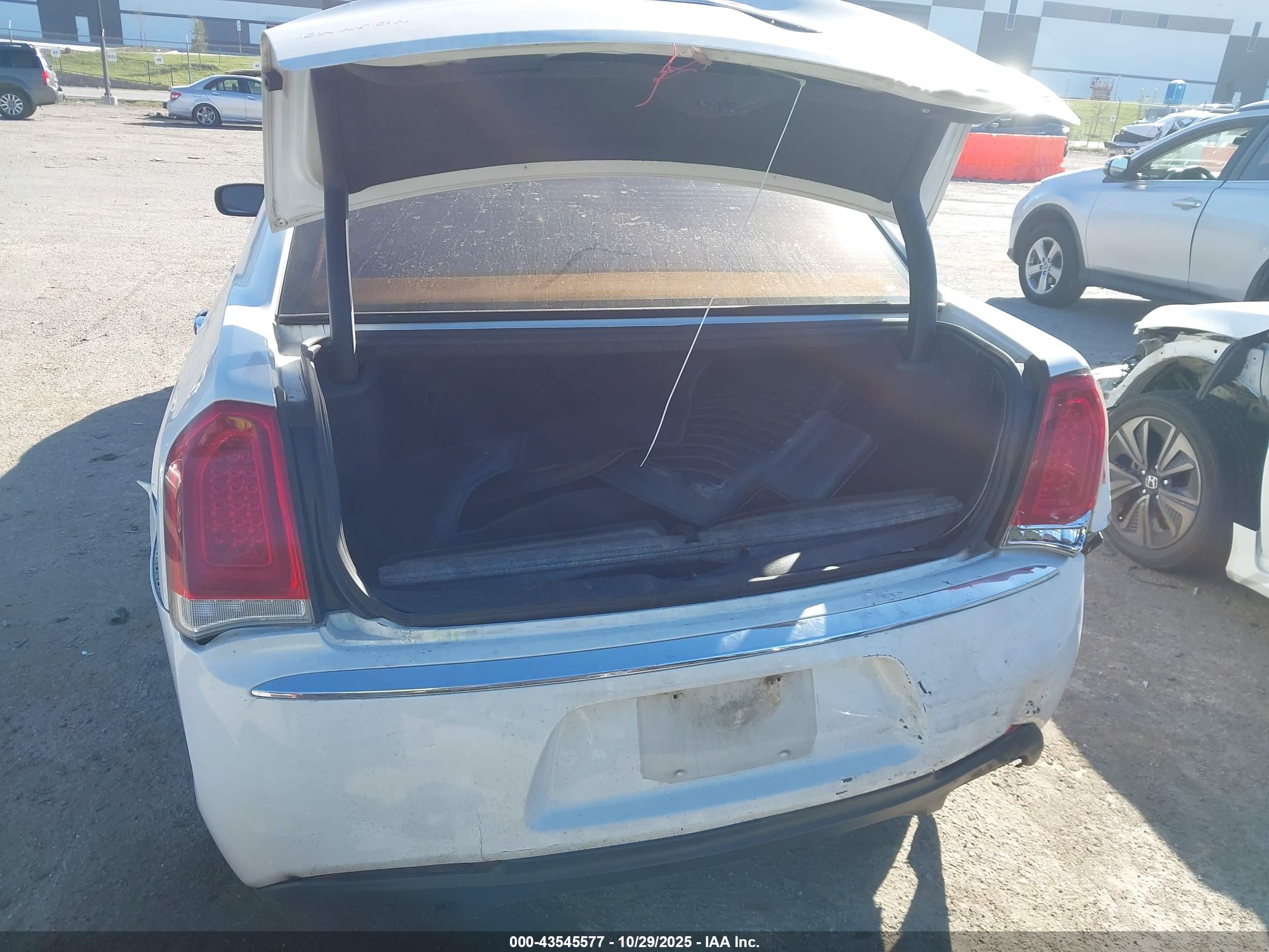 CHRYSLER 300C image 6
