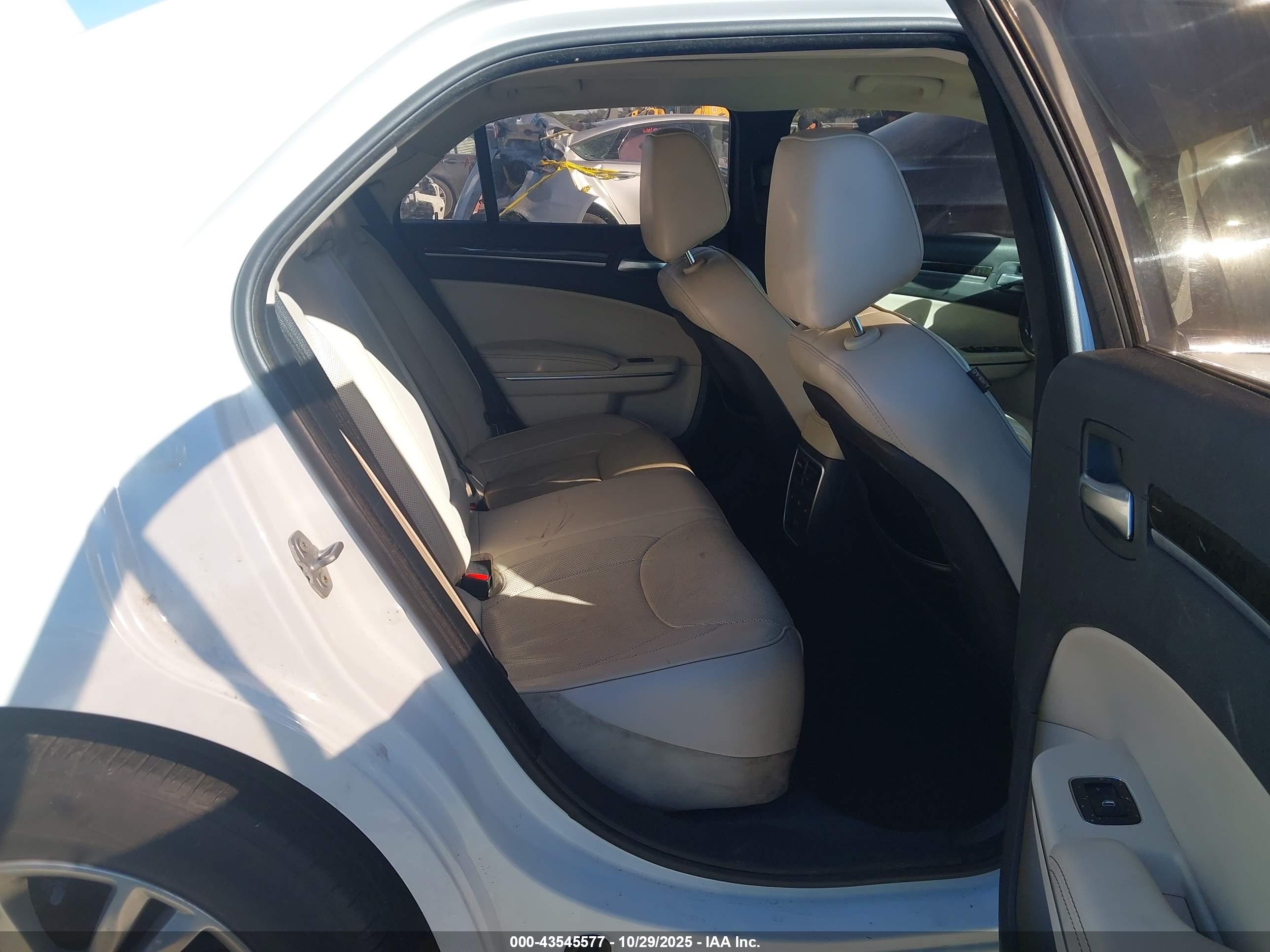 CHRYSLER 300C image 8