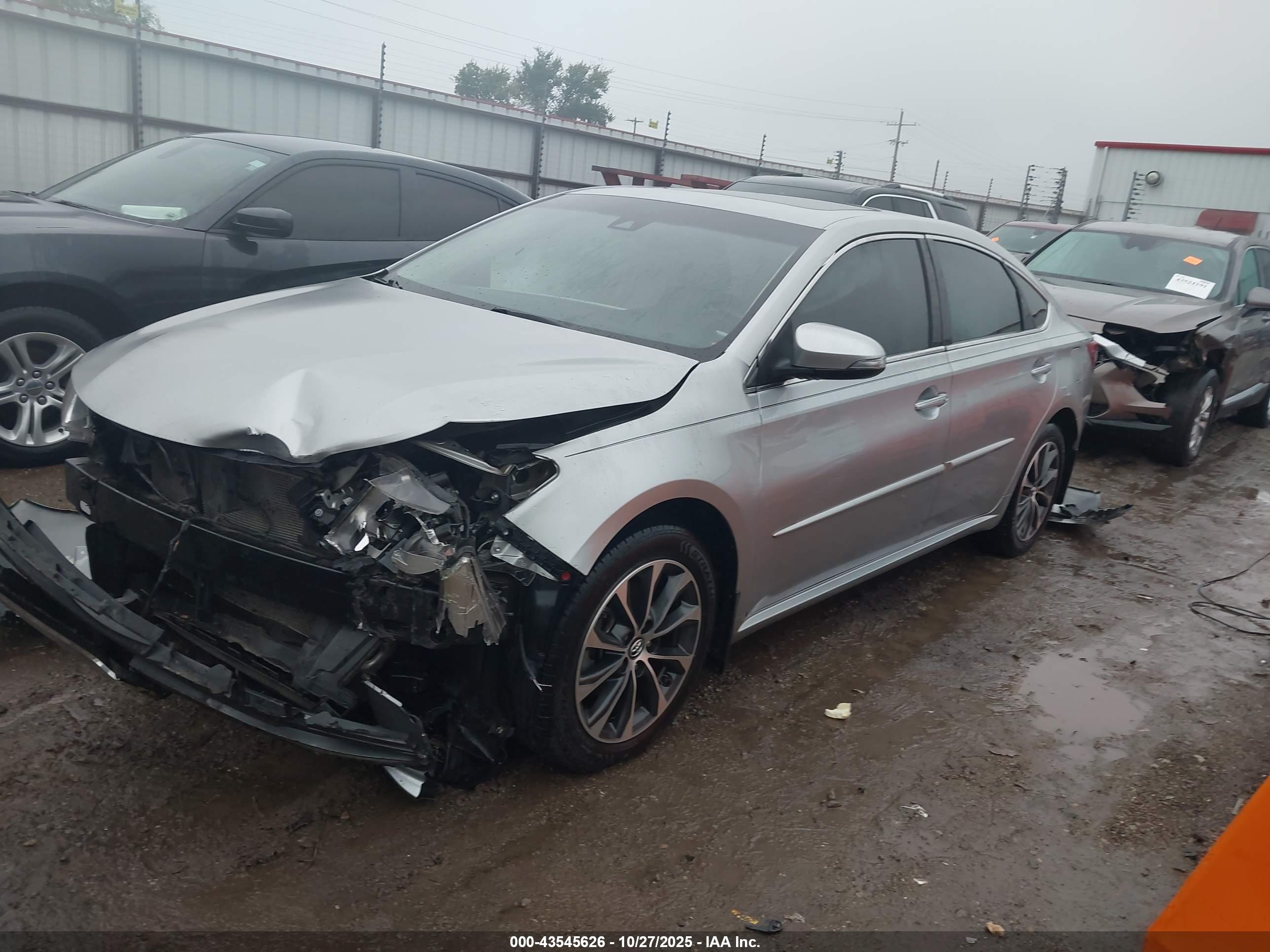 TOYOTA AVALON image 2