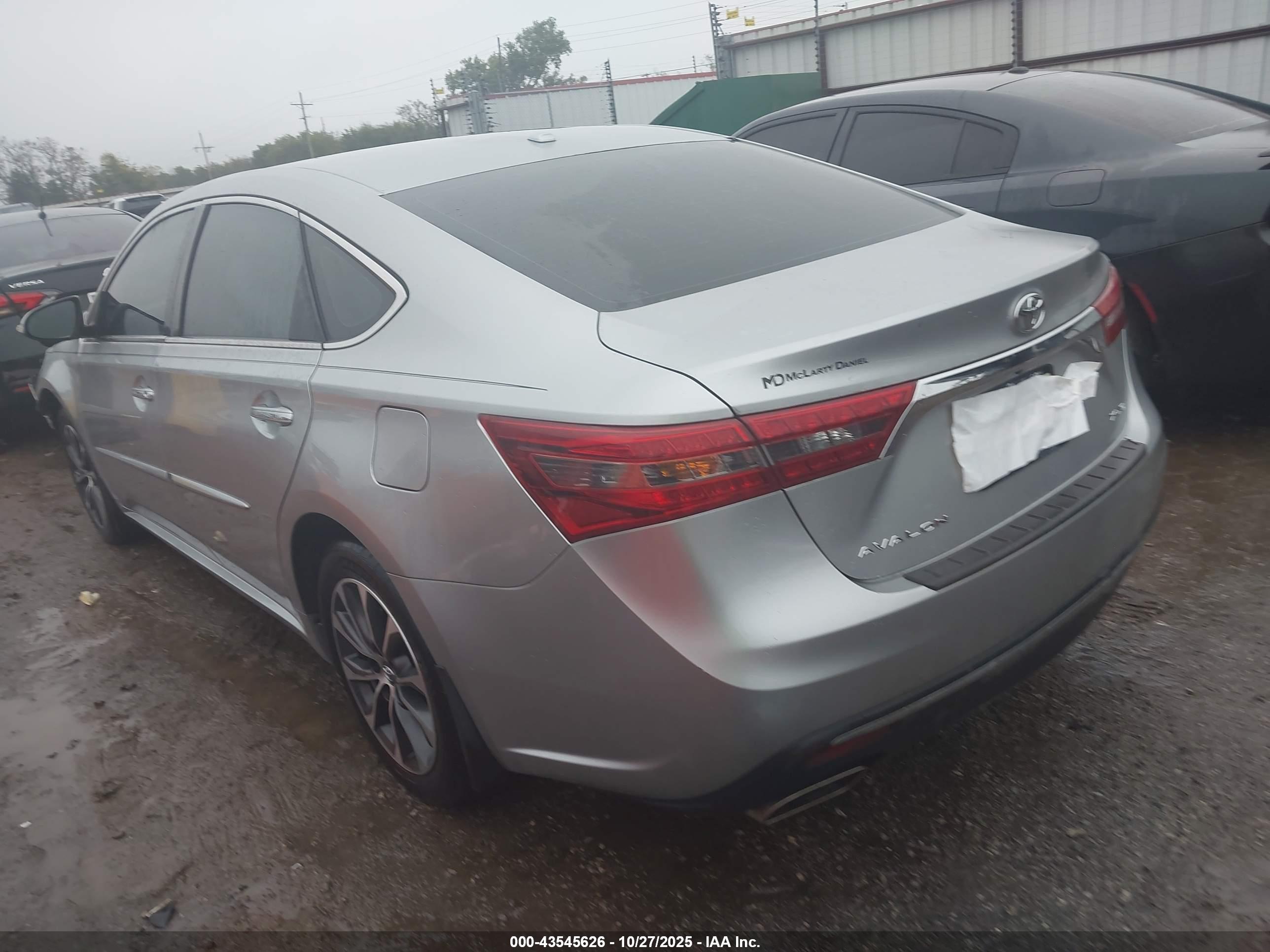 TOYOTA AVALON image 3