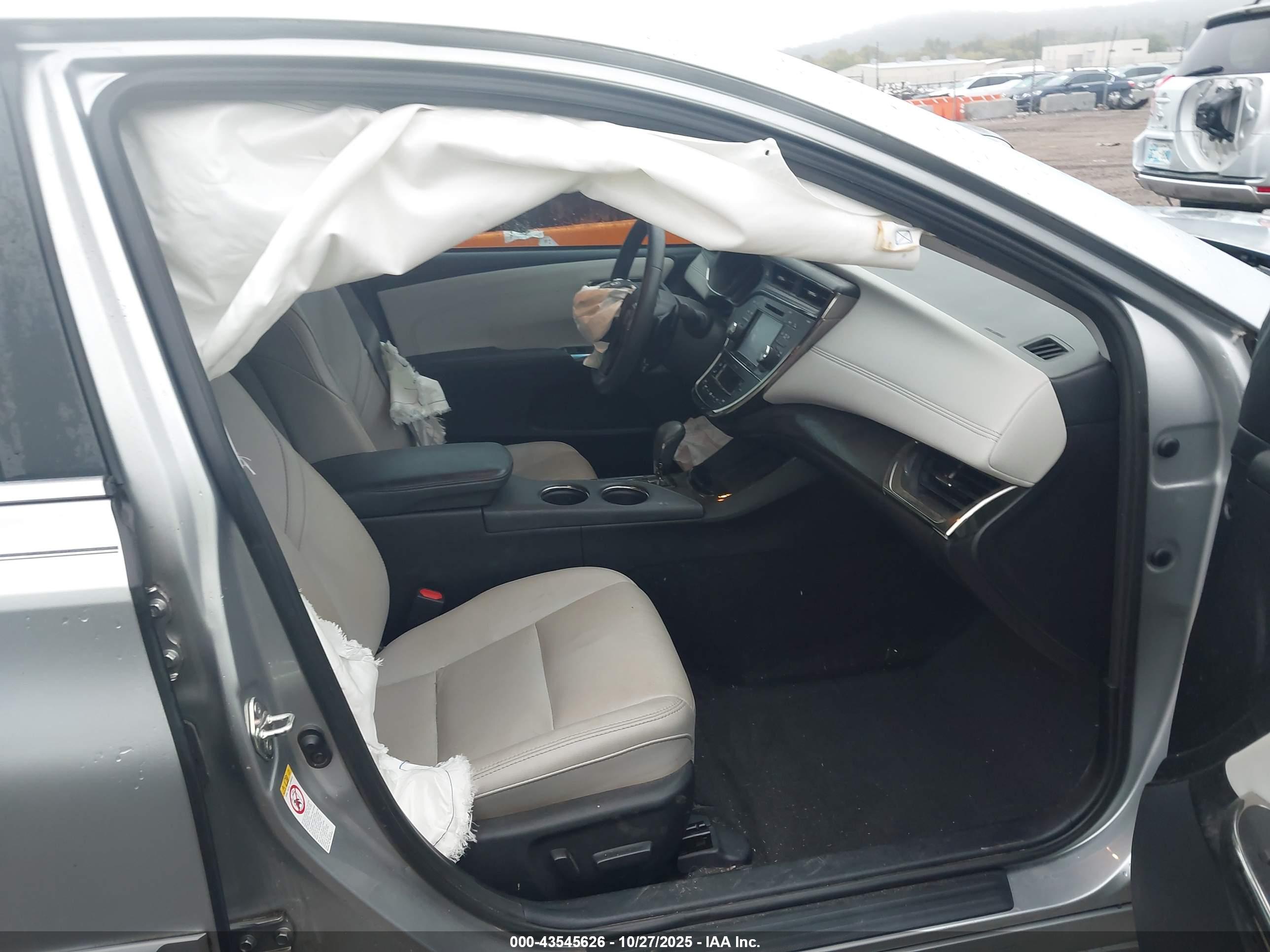 TOYOTA AVALON image 5