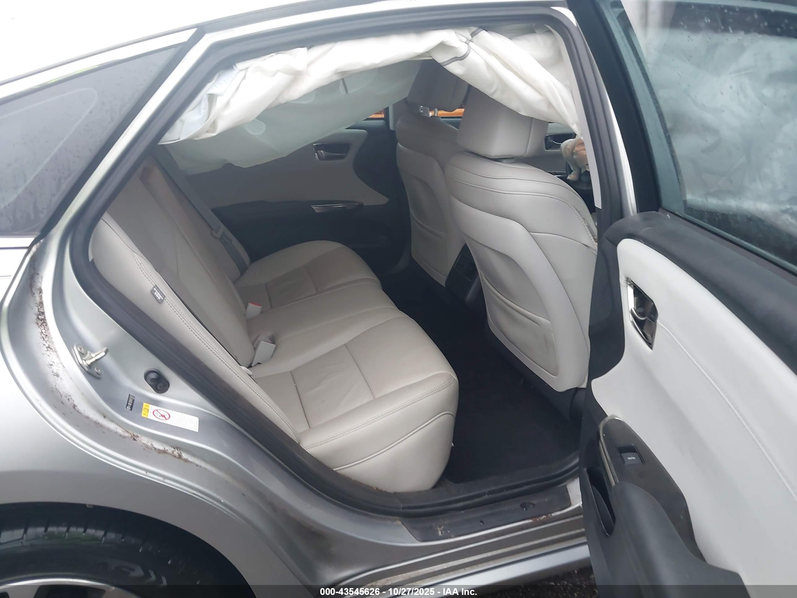TOYOTA AVALON image 8