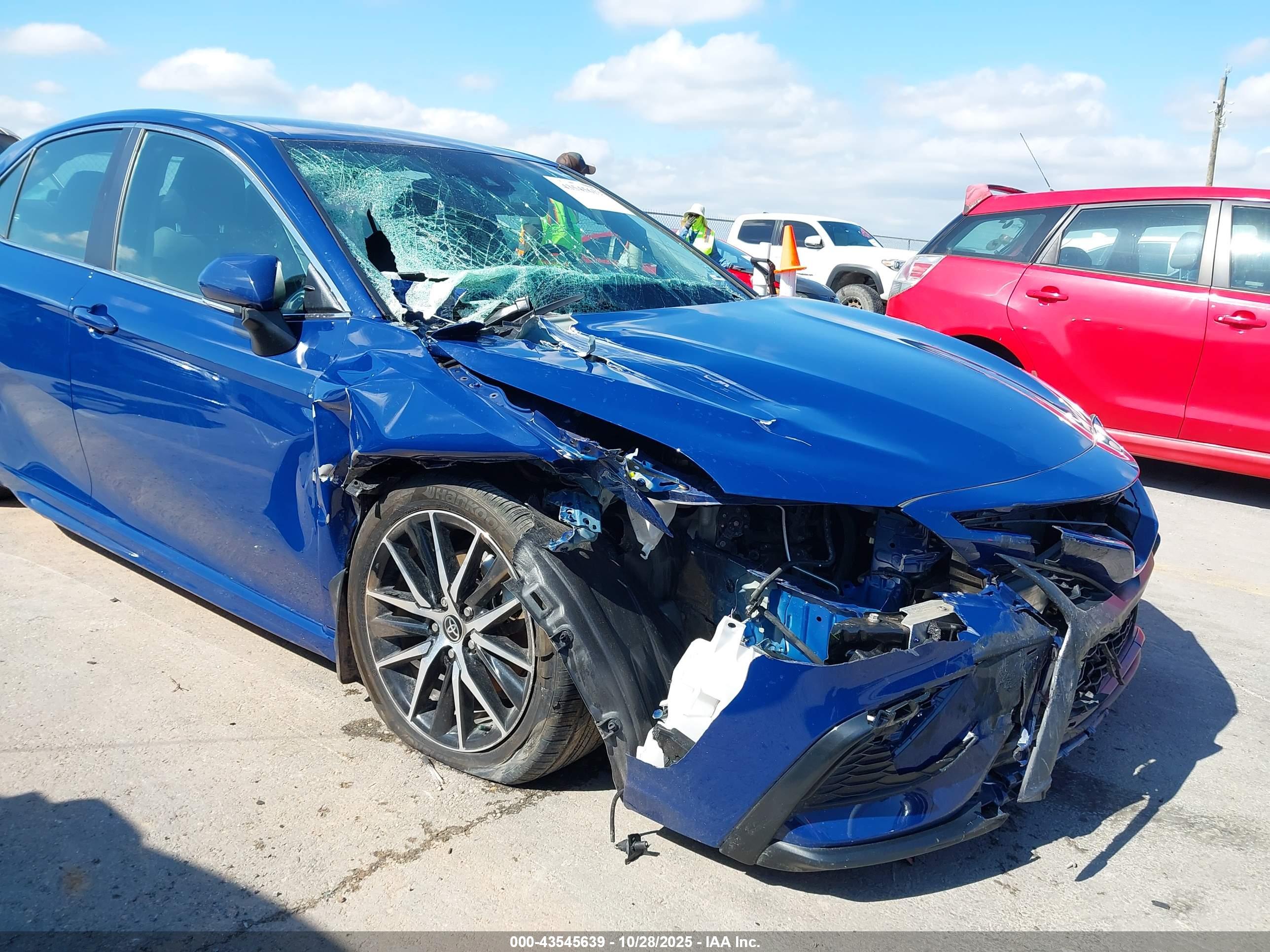 TOYOTA CAMRY image 6