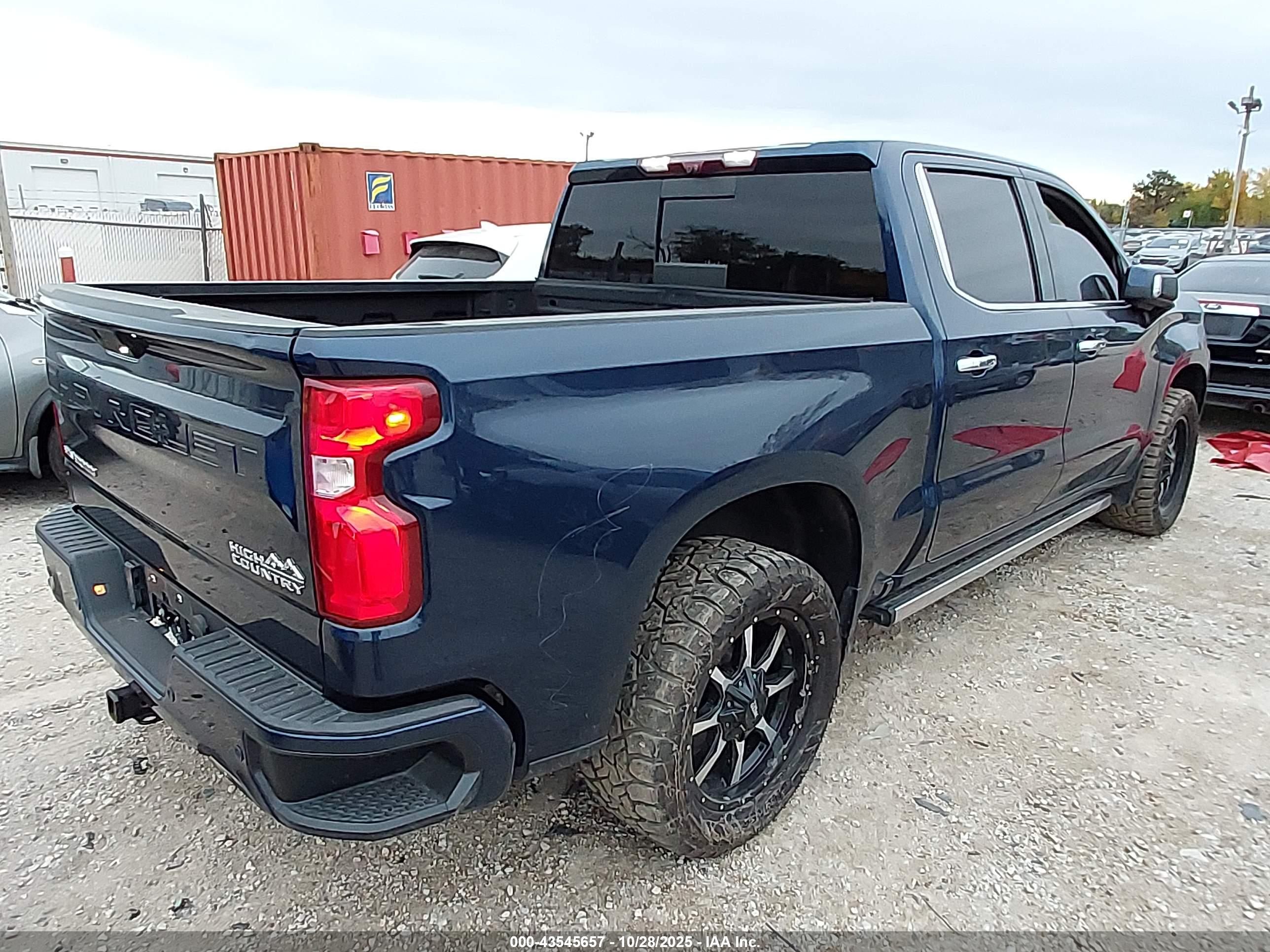 CHEVROLET SILVERADO image 4