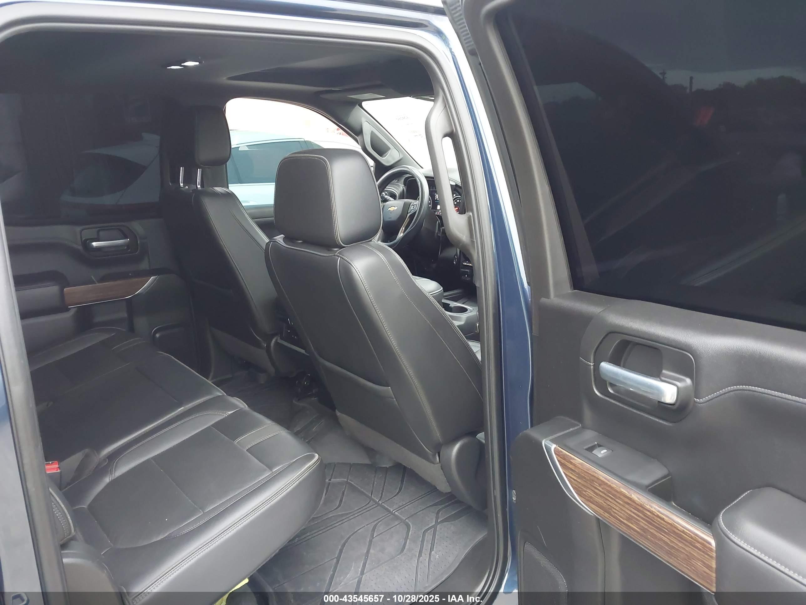 CHEVROLET SILVERADO image 8