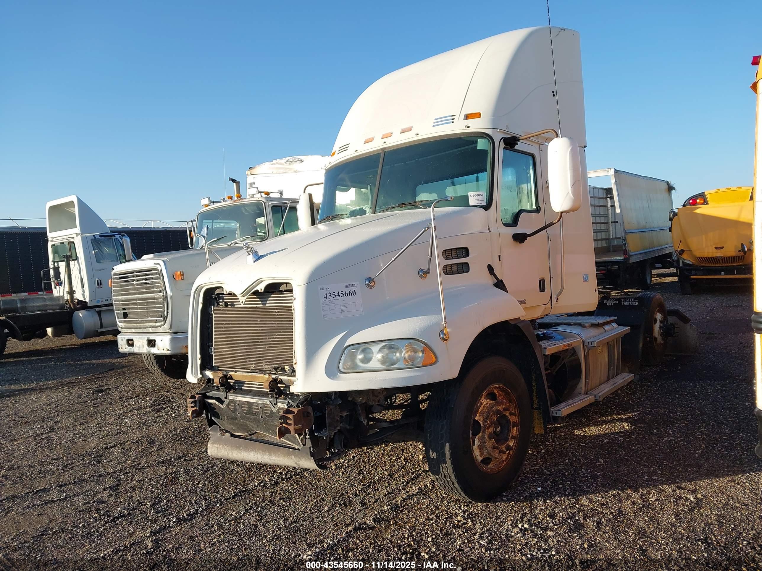 MACK 600 image 2