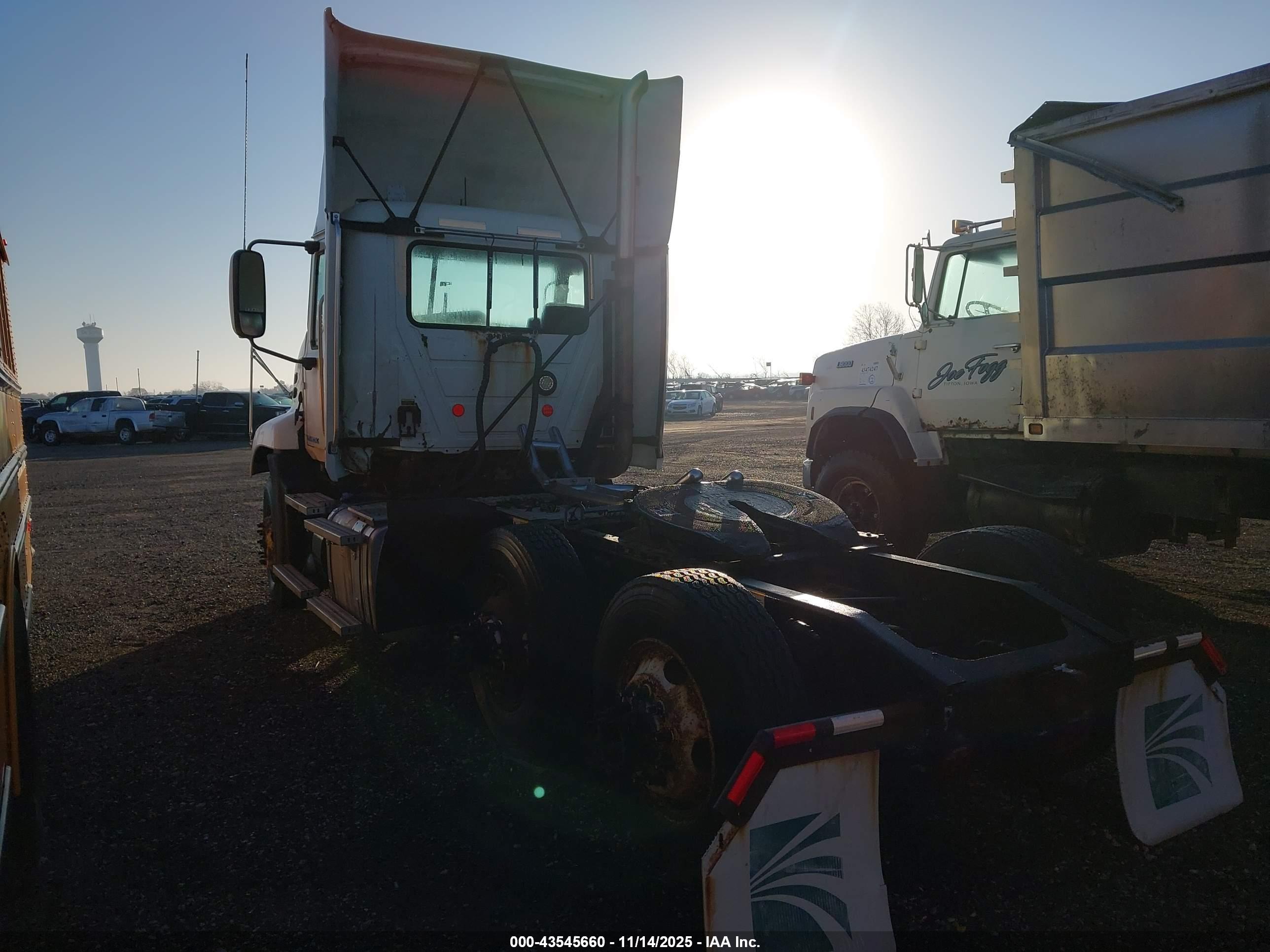 MACK 600 image 3