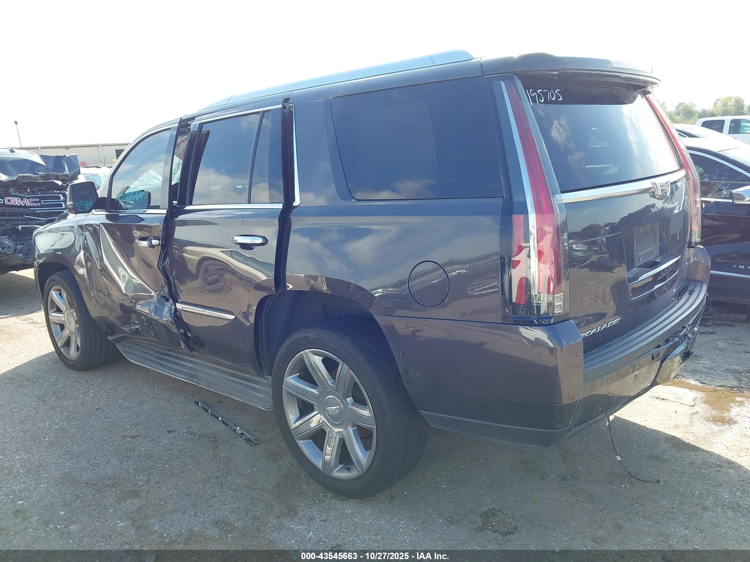CADILLAC ESCALADE image 3