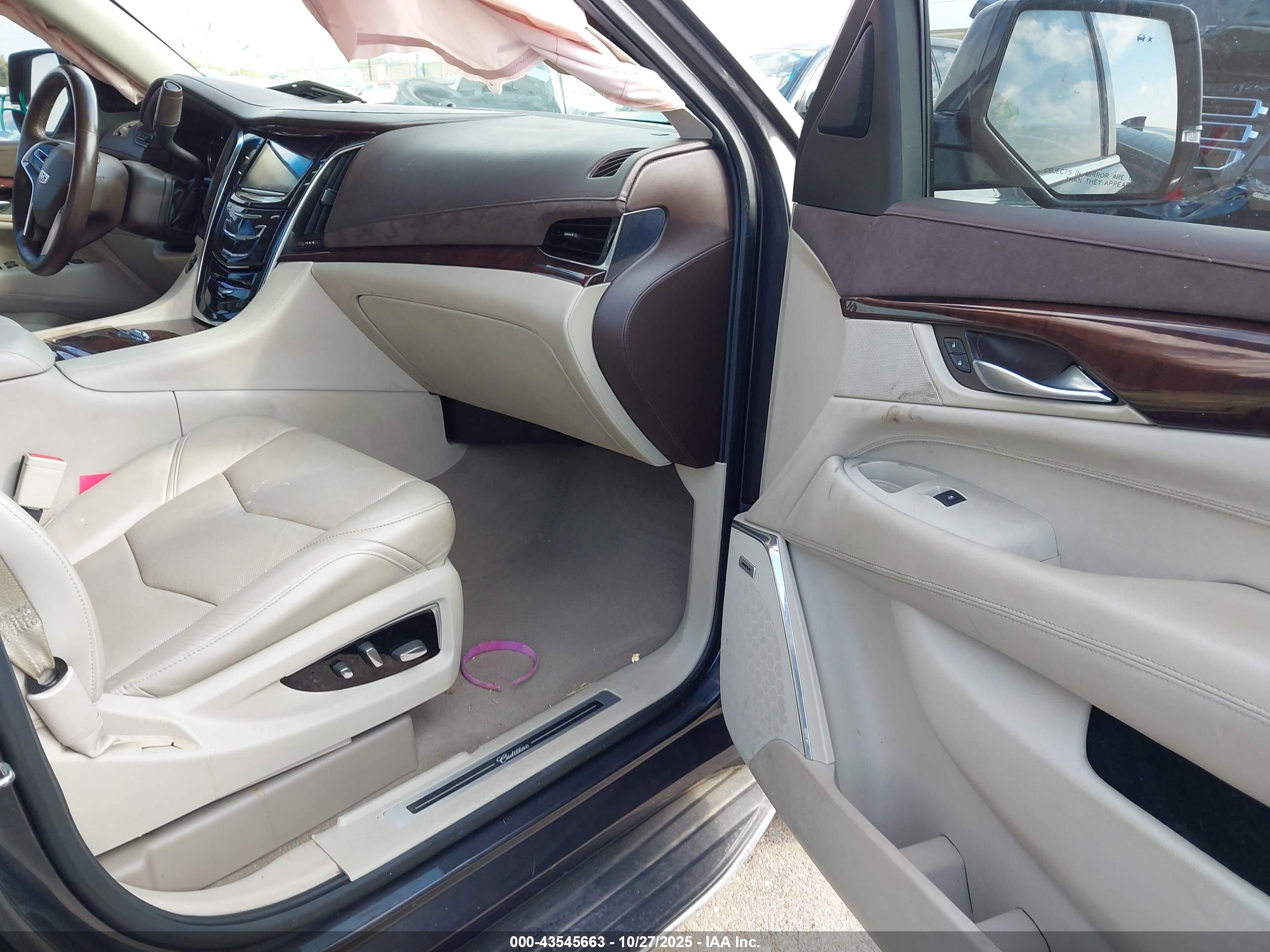 CADILLAC ESCALADE image 5