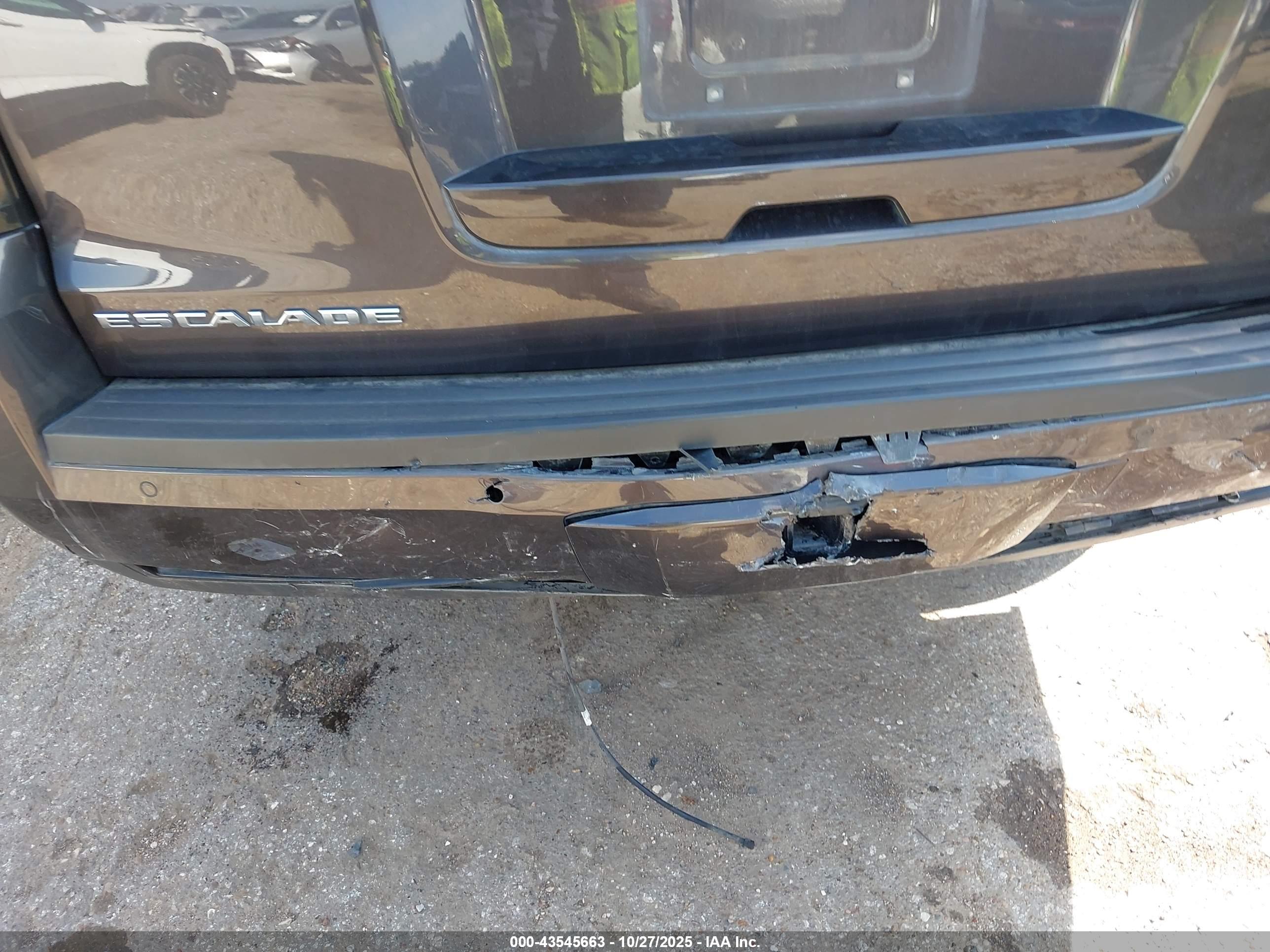 CADILLAC ESCALADE image 6