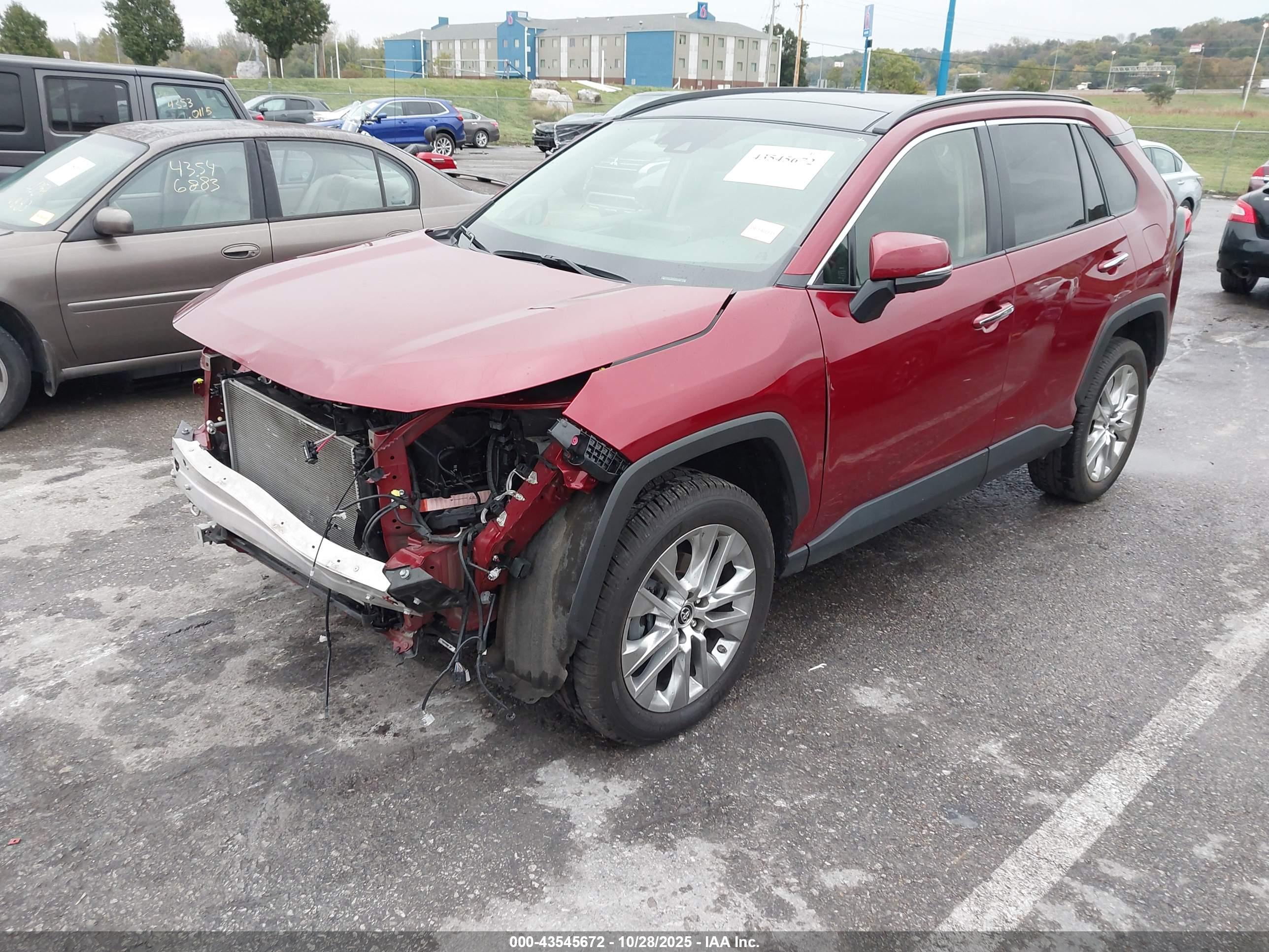 TOYOTA RAV4 image 2