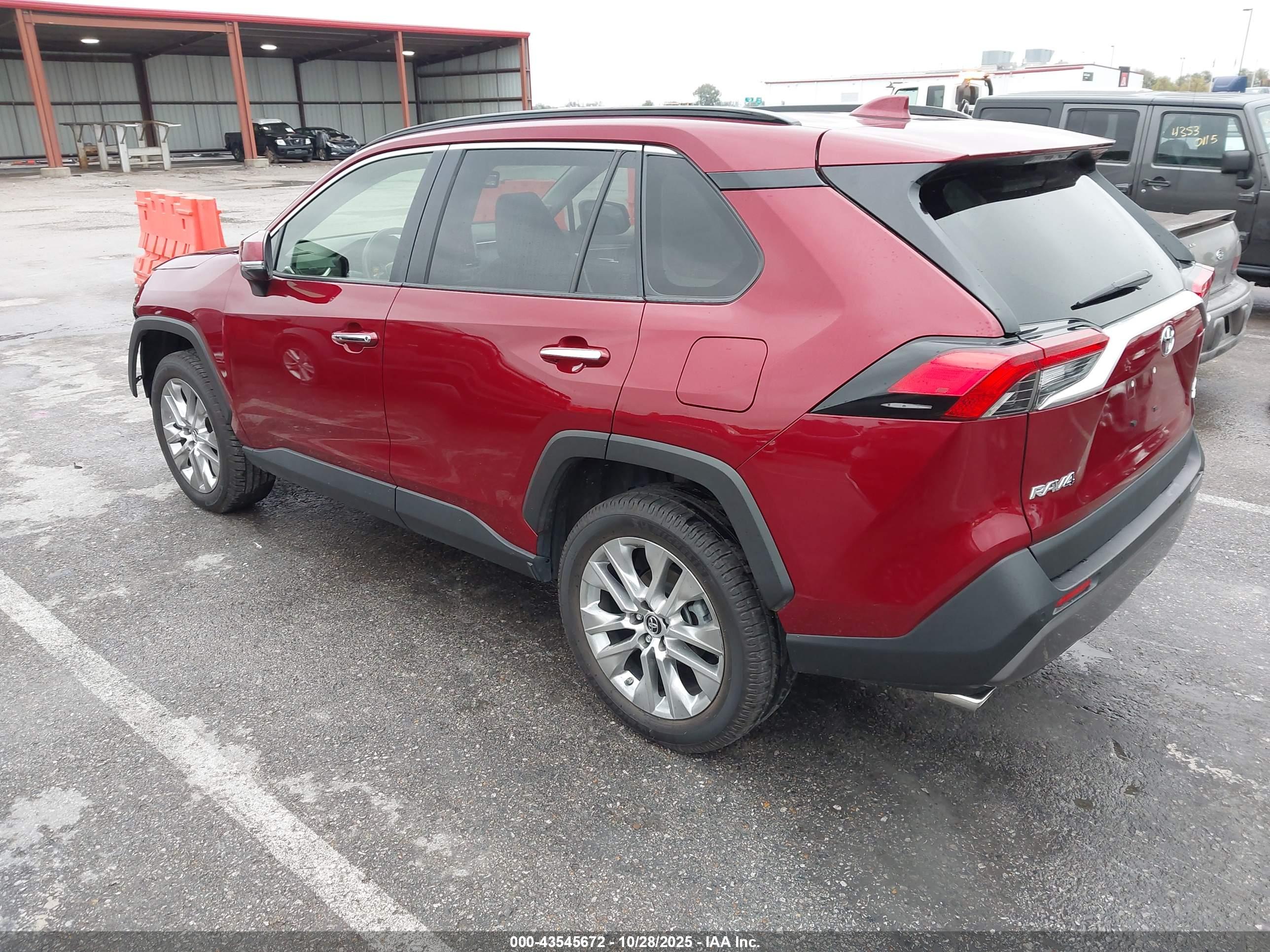 TOYOTA RAV4 image 3