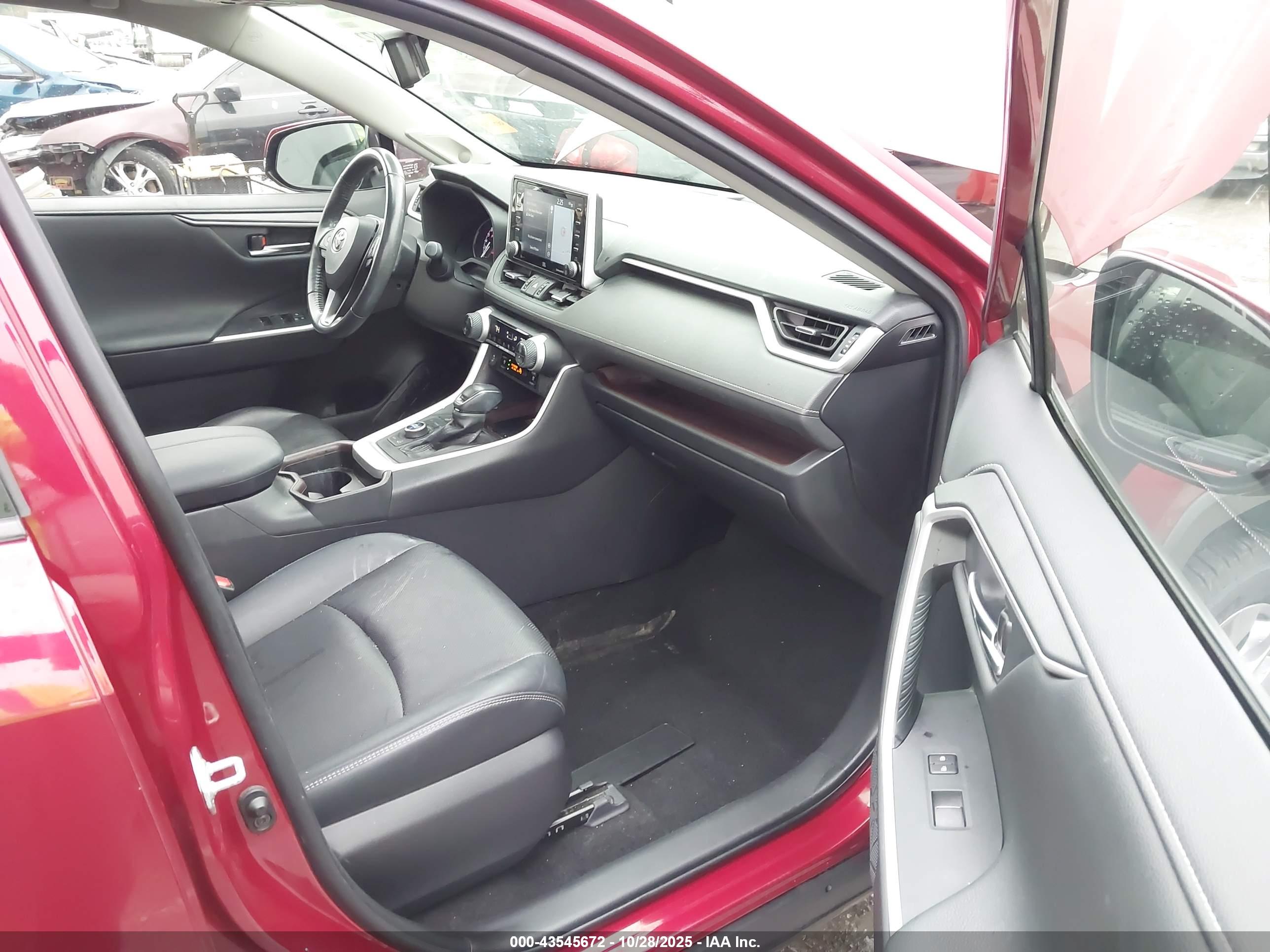 TOYOTA RAV4 image 5