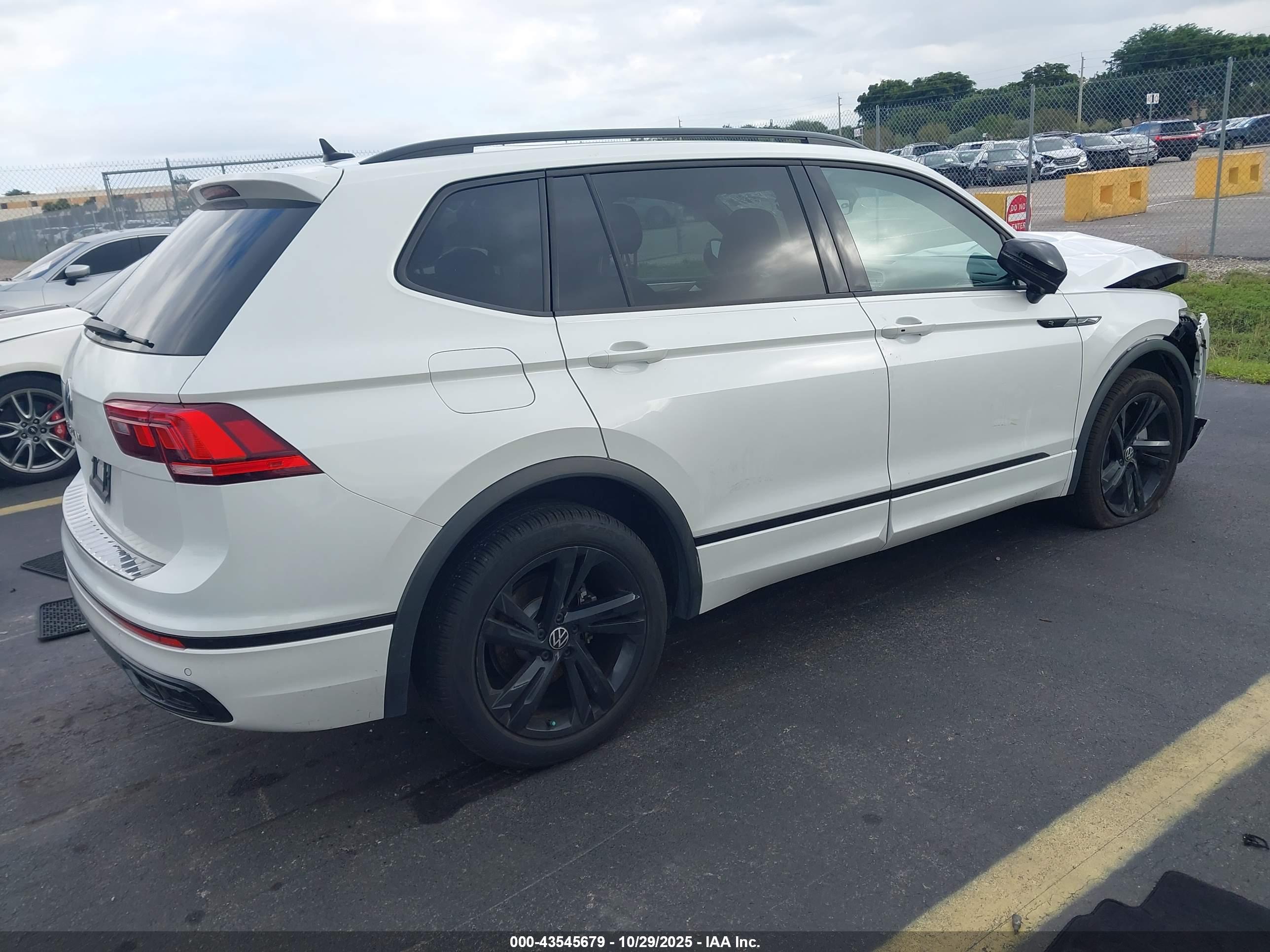 VOLKSWAGEN TIGUAN image 4