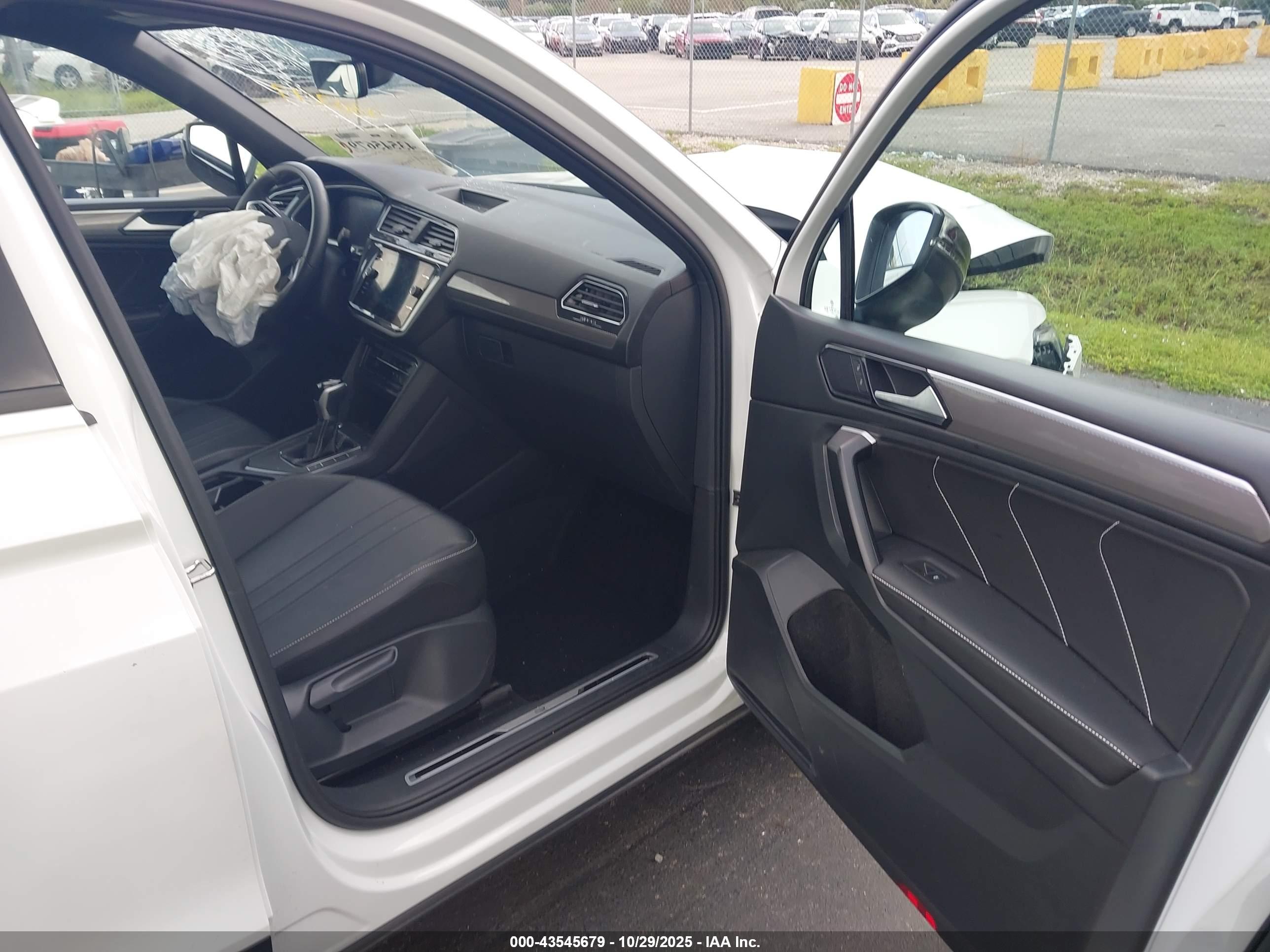 VOLKSWAGEN TIGUAN image 5