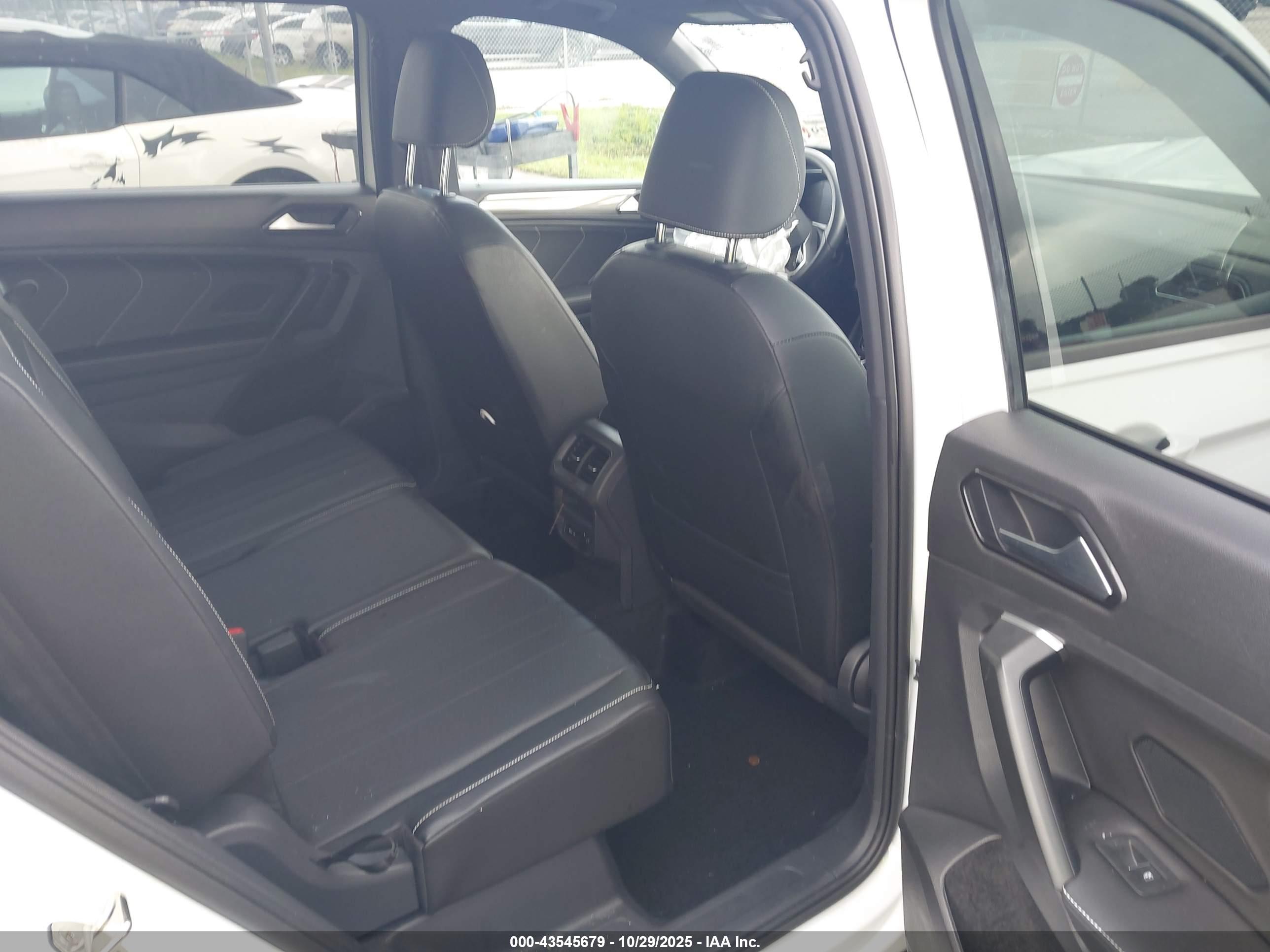 VOLKSWAGEN TIGUAN image 8