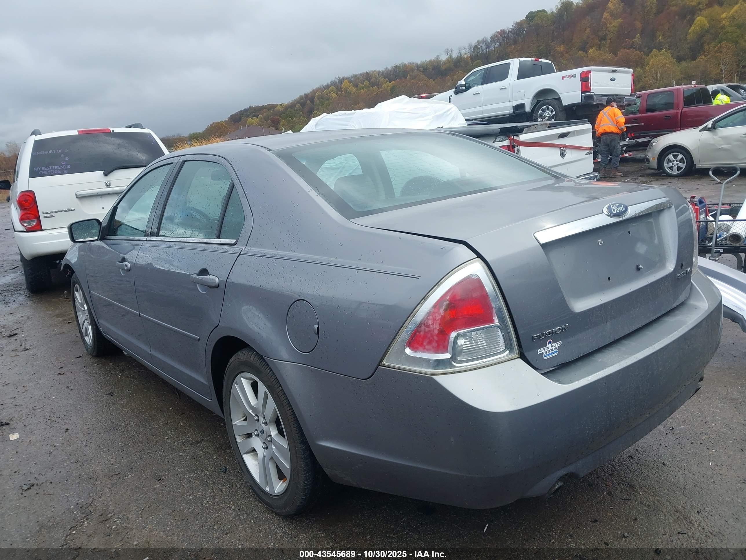 FORD FUSION image 3