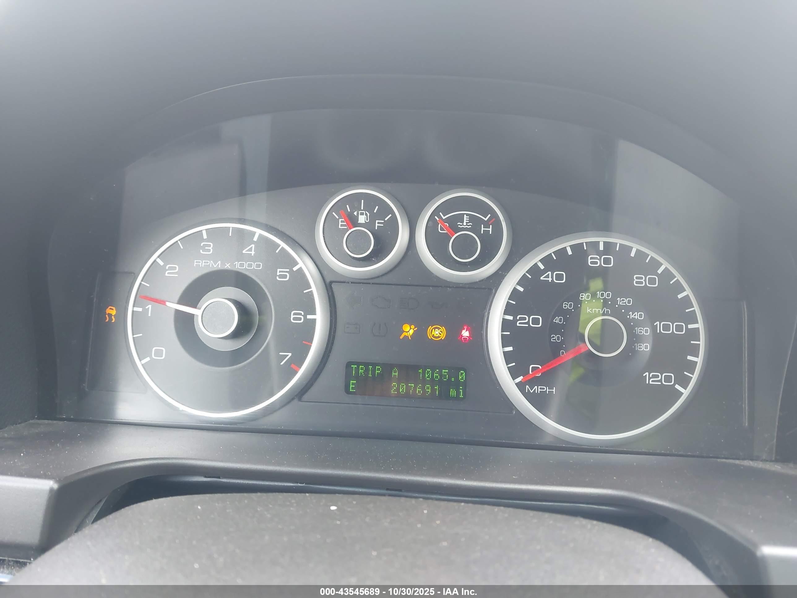 FORD FUSION image 7