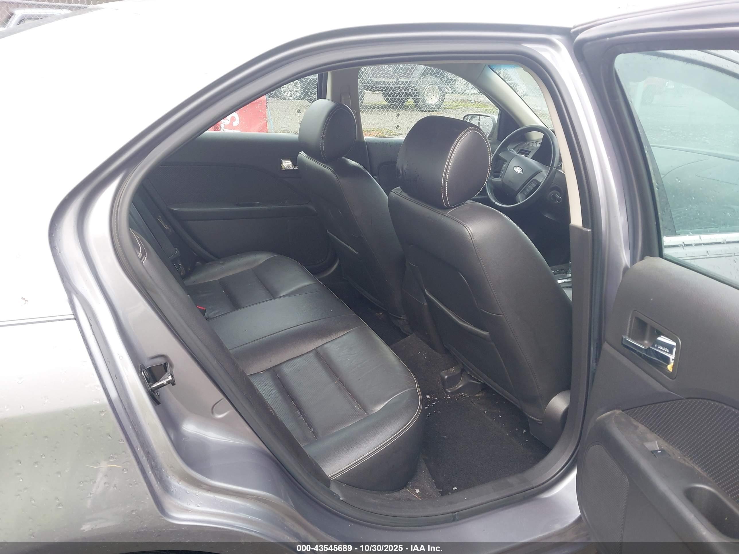 FORD FUSION image 8