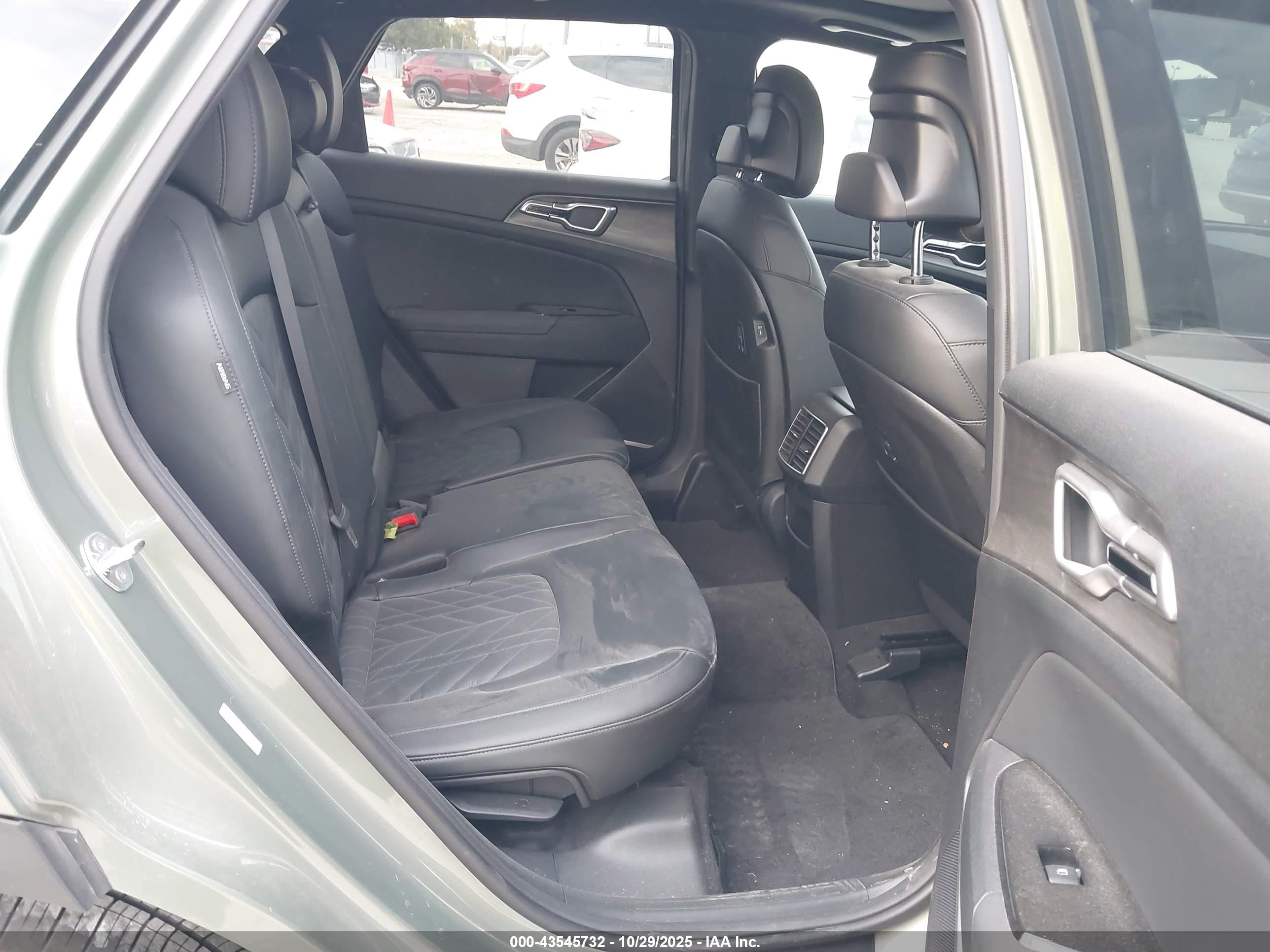 KIA SPORTAGE image 8