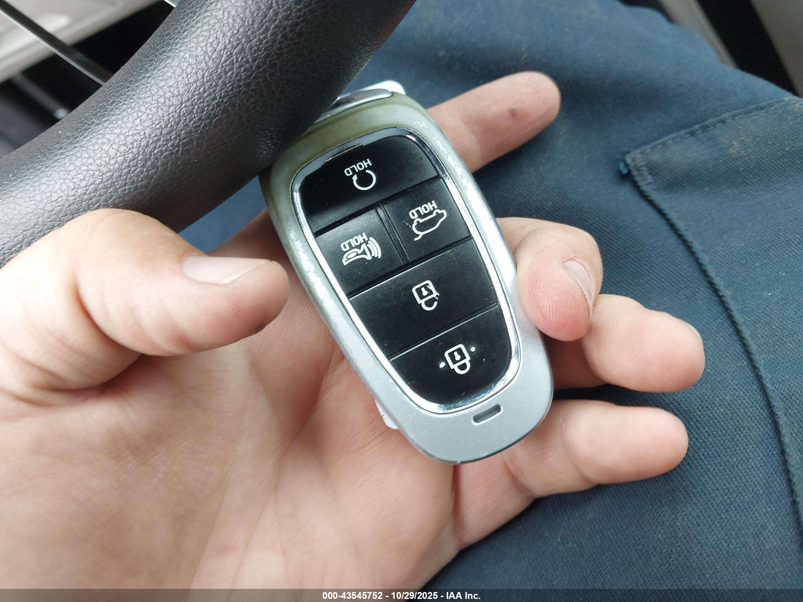 HYUNDAI TUCSON image 11