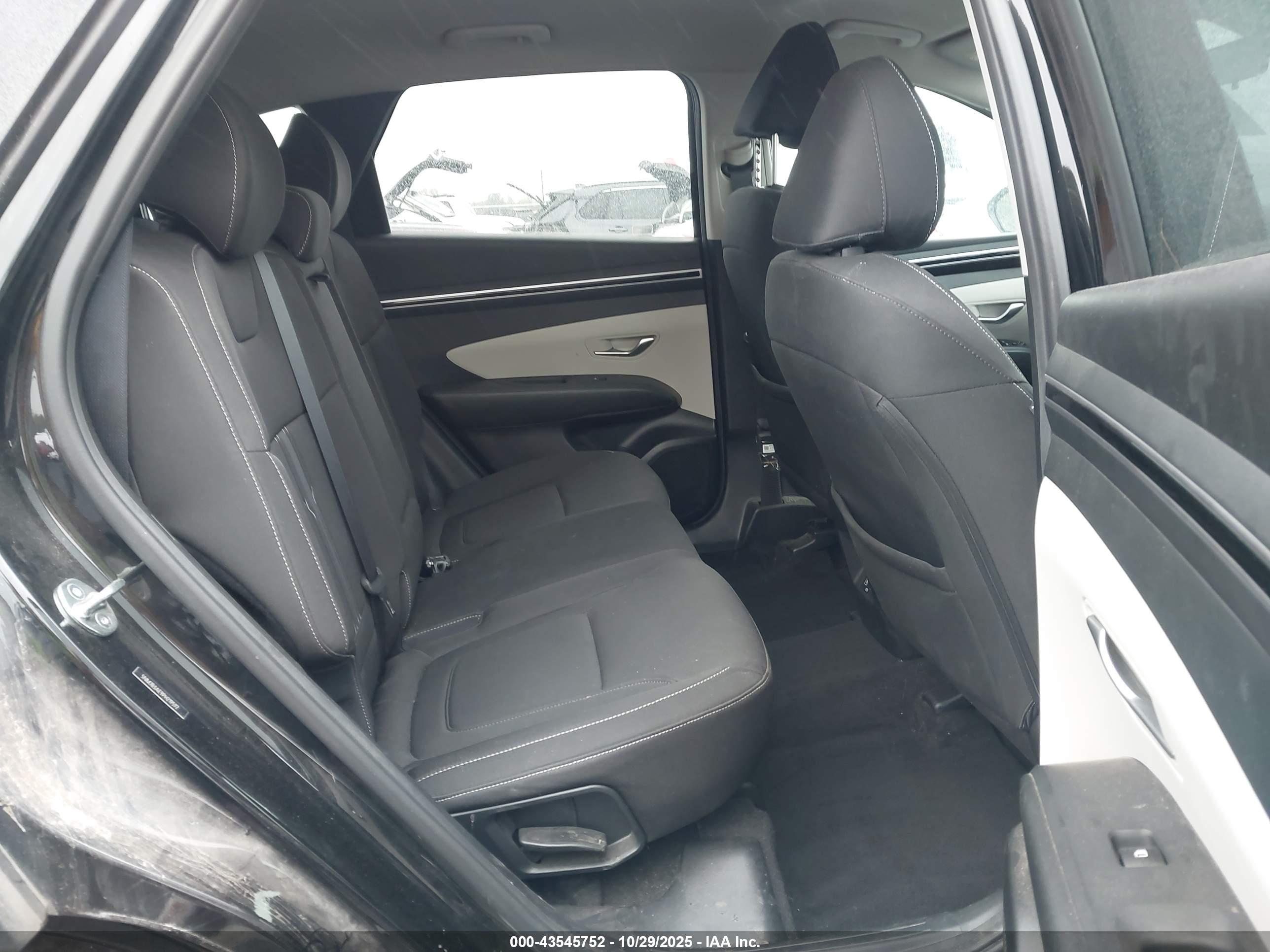 HYUNDAI TUCSON image 8